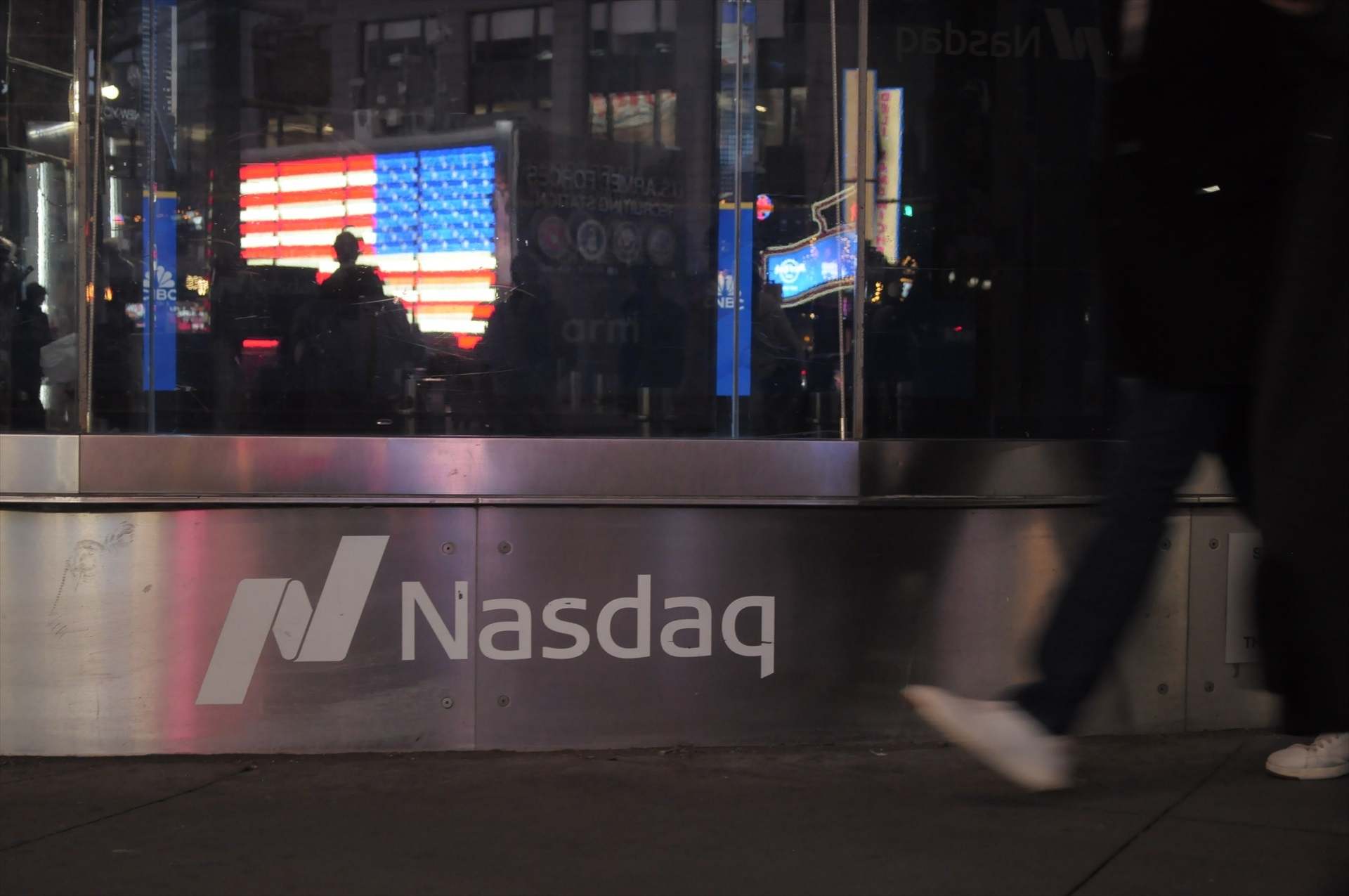 EuropaPress_6570002_stand_indice_nasdaq_times_square_nueva_york.jpg