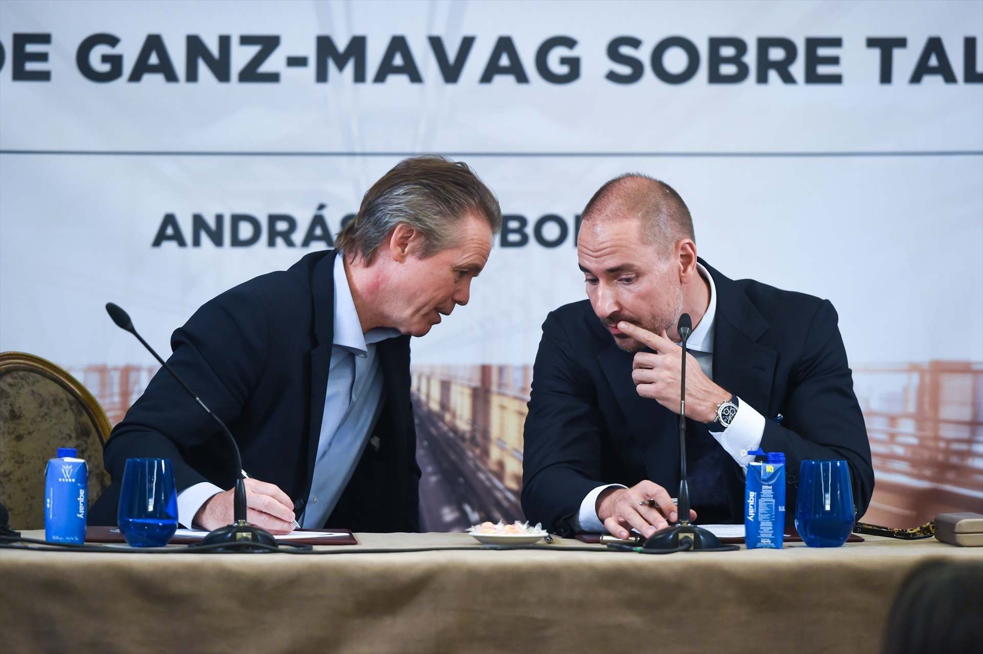 El portavoz de Ganz-MaVag, András Tombor (Derecha). / Gustavo Valiente - Europa Press
