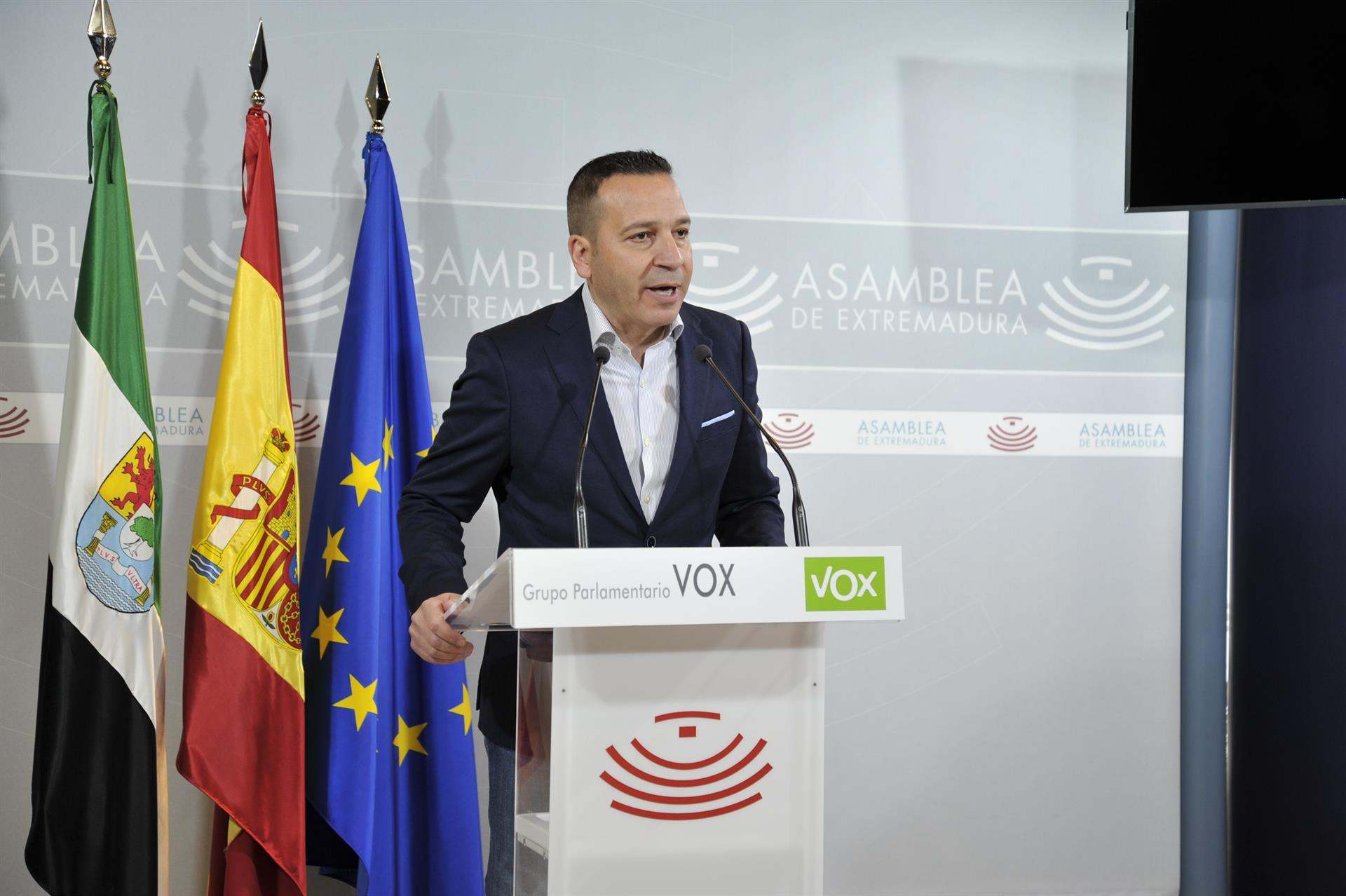 El portavoz del Grupo Parlamentario Vox en la Asamblea de Extremadura, Óscar Fernández Calle