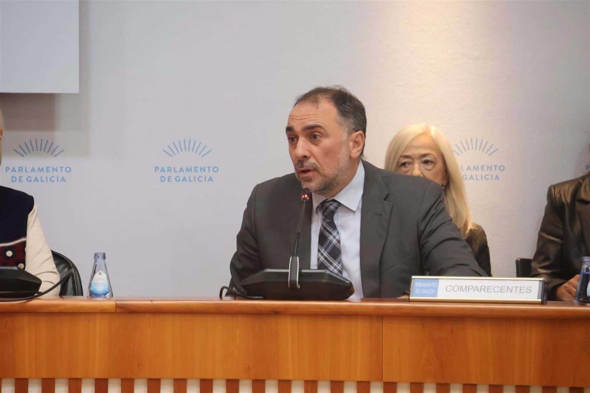 El exconselleiro de Sanidade, Julio García Comesaña durante su intervención en la comisión de investigación por los contratos del Sergas
