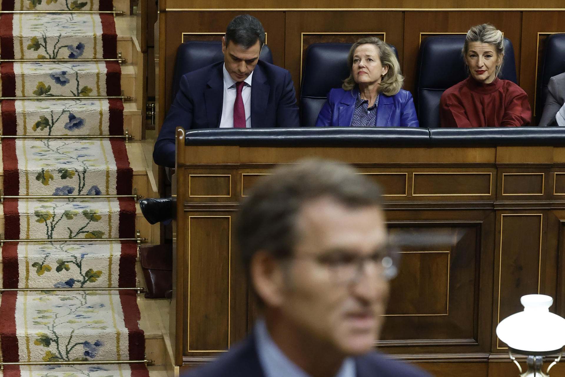 El presidente del Gobierno, Pedro Sánchez, y el jefe de la oposición, Alberto Núñez Feijóo, en el Congreso | EFE