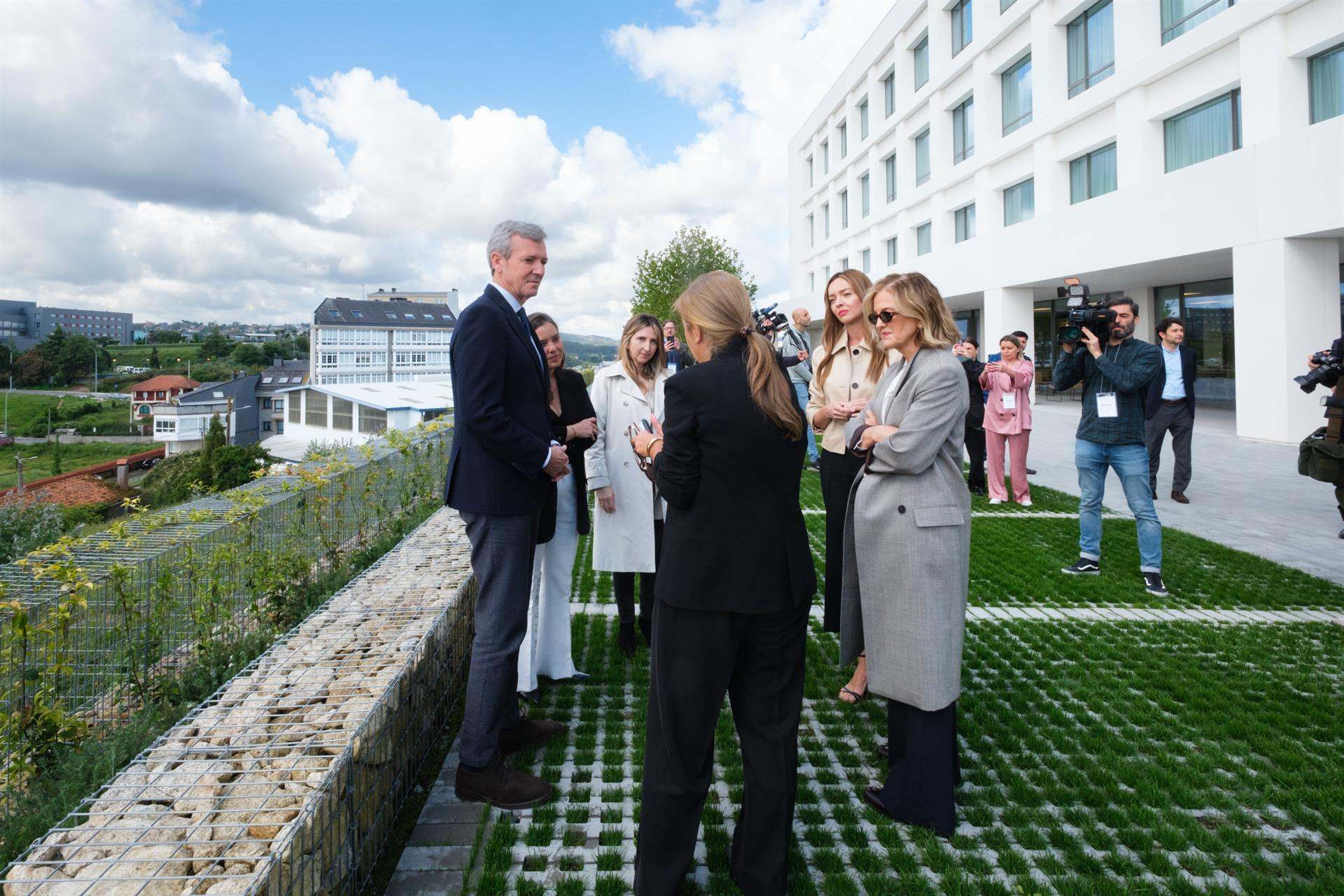 Acto de entrega de la residencia pública de mayores en Eirís, en la ciudad herculina.