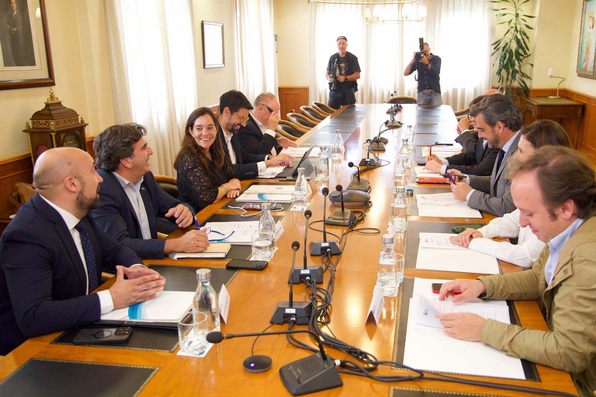 En la imagen, primera reunión de la Comisión Coruña Marítima en la Autoridad Portuaria.