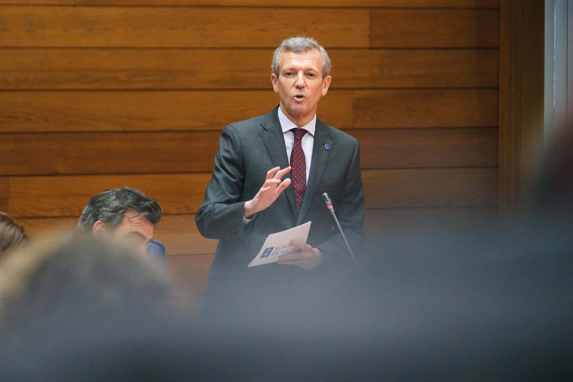 El presidente gallego, Alfonso Rueda, en la sesión de control del parlamento.