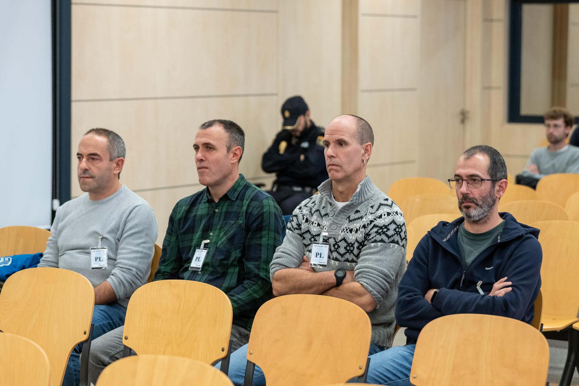 Los cuatro etarras acusados de tratar de matar a los periodistas y a su hijo. Foto: EFE/ Fernando Villar.