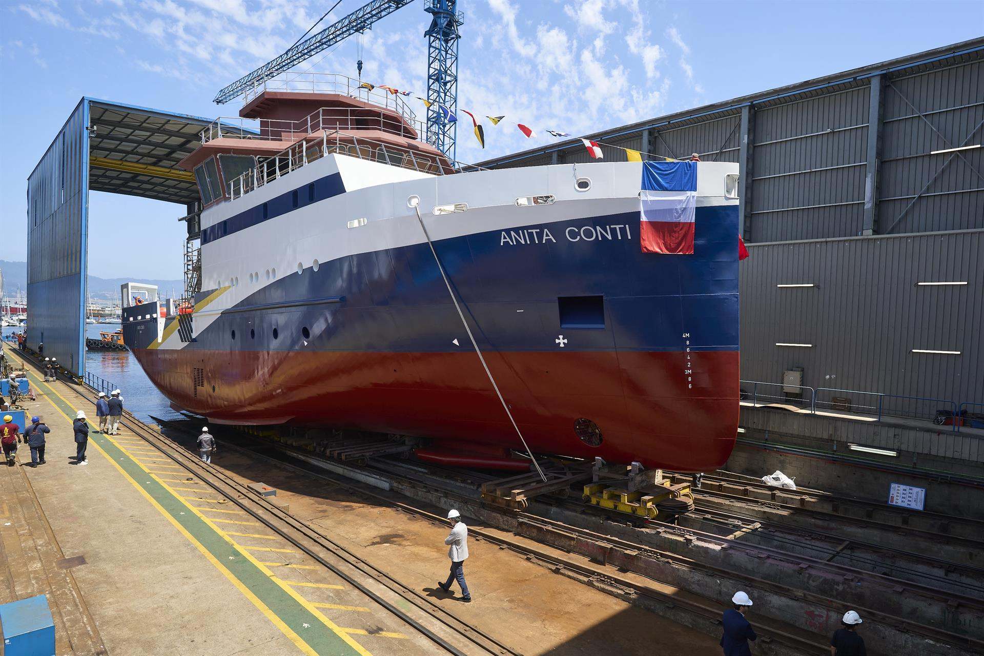 Botadura del buque 'Anita Conti', construido para Francia en el astillero vigués Freire Shipyard.