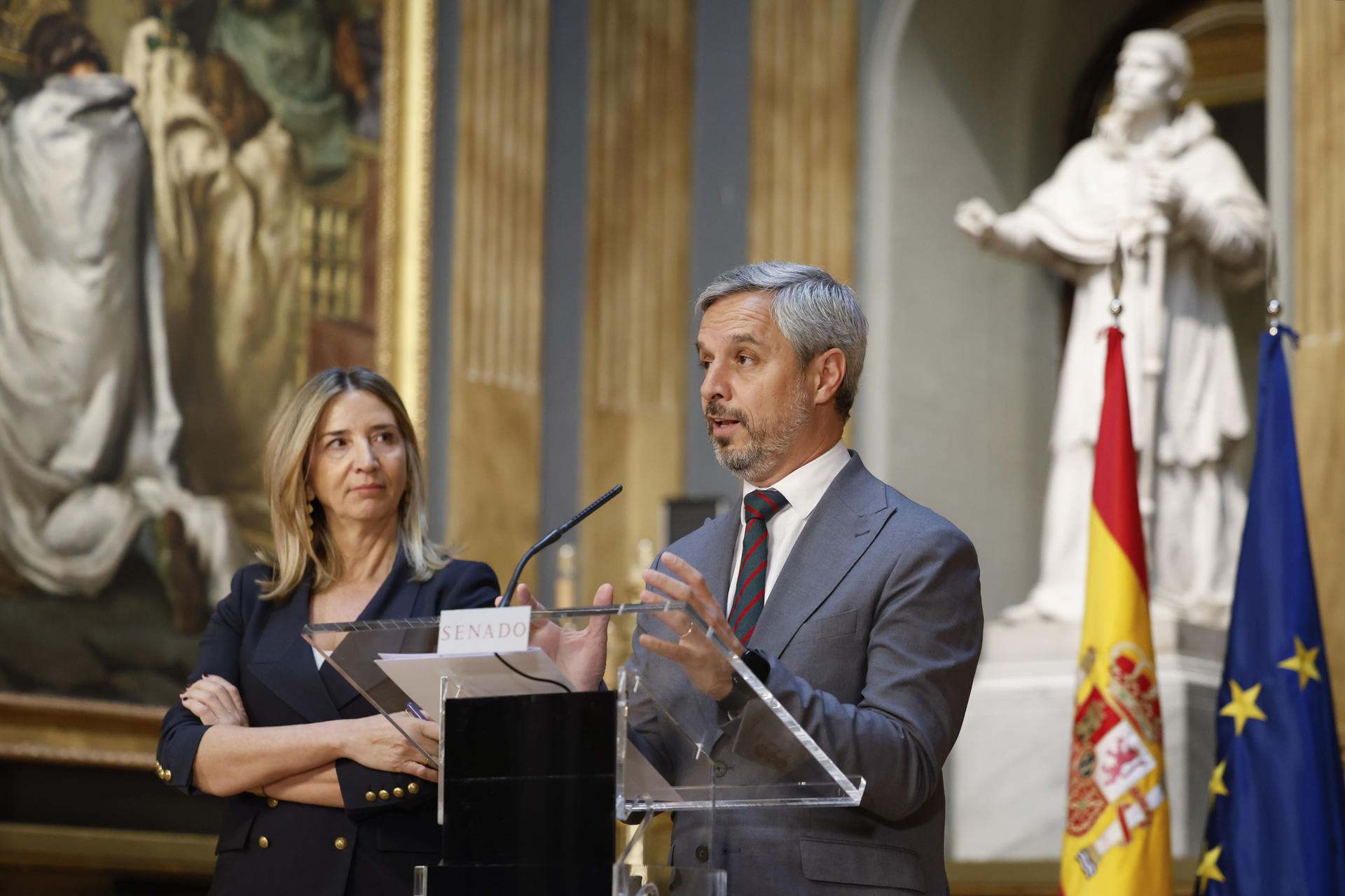 La portavoz del PP en el Senado, Alicia García, y el vicesecretario de Economía, Juan Bravo,
