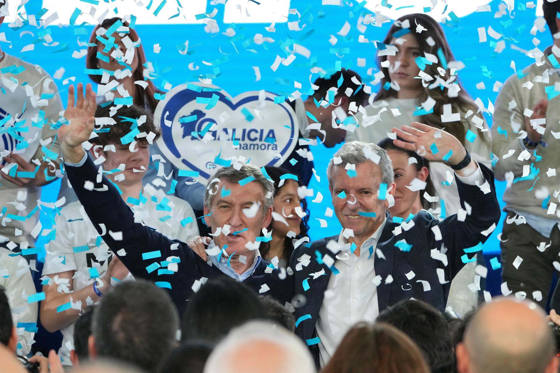 El presidente gallego, Alfonso Rueda, junto al presidente nacional del PP, Alberto Núñez Feijóo.