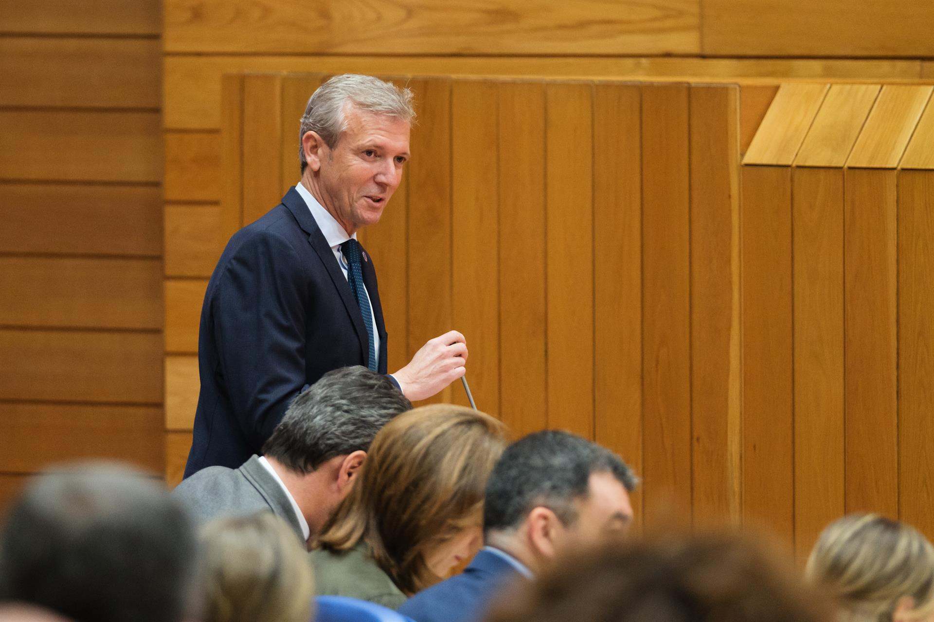Rueda interviene en una sesión de control del Parlamento. - Xunta de Galicia