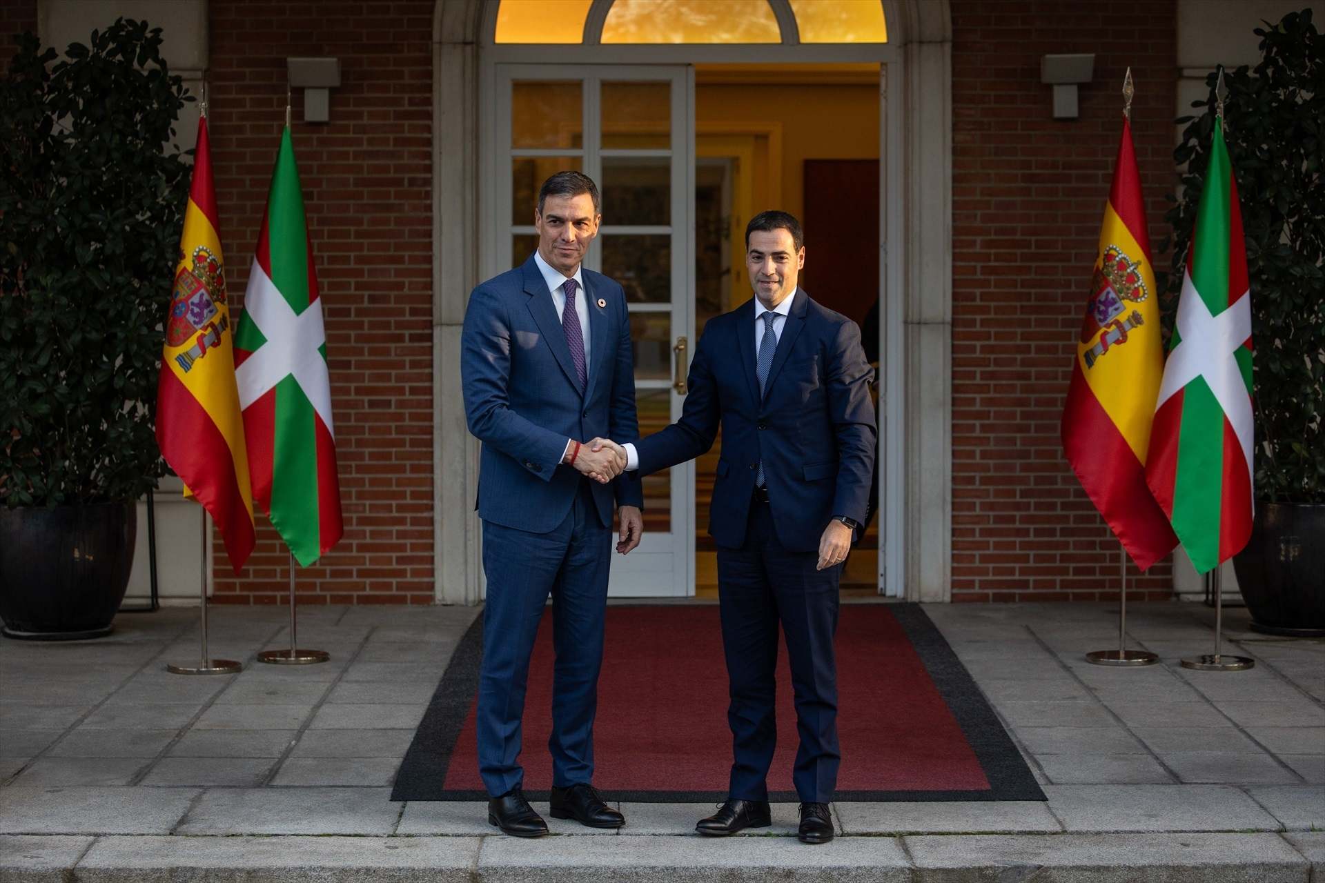 Pedro Sánchez e Imanol Pradales