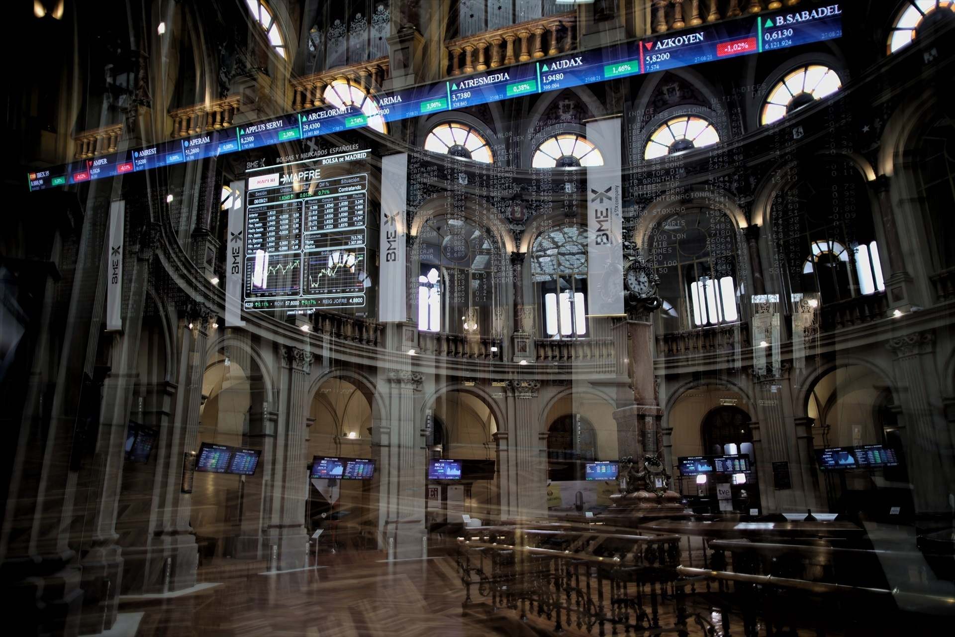 Valores del Ibex 35 en el Palacio de la Bolsa de Madrid.