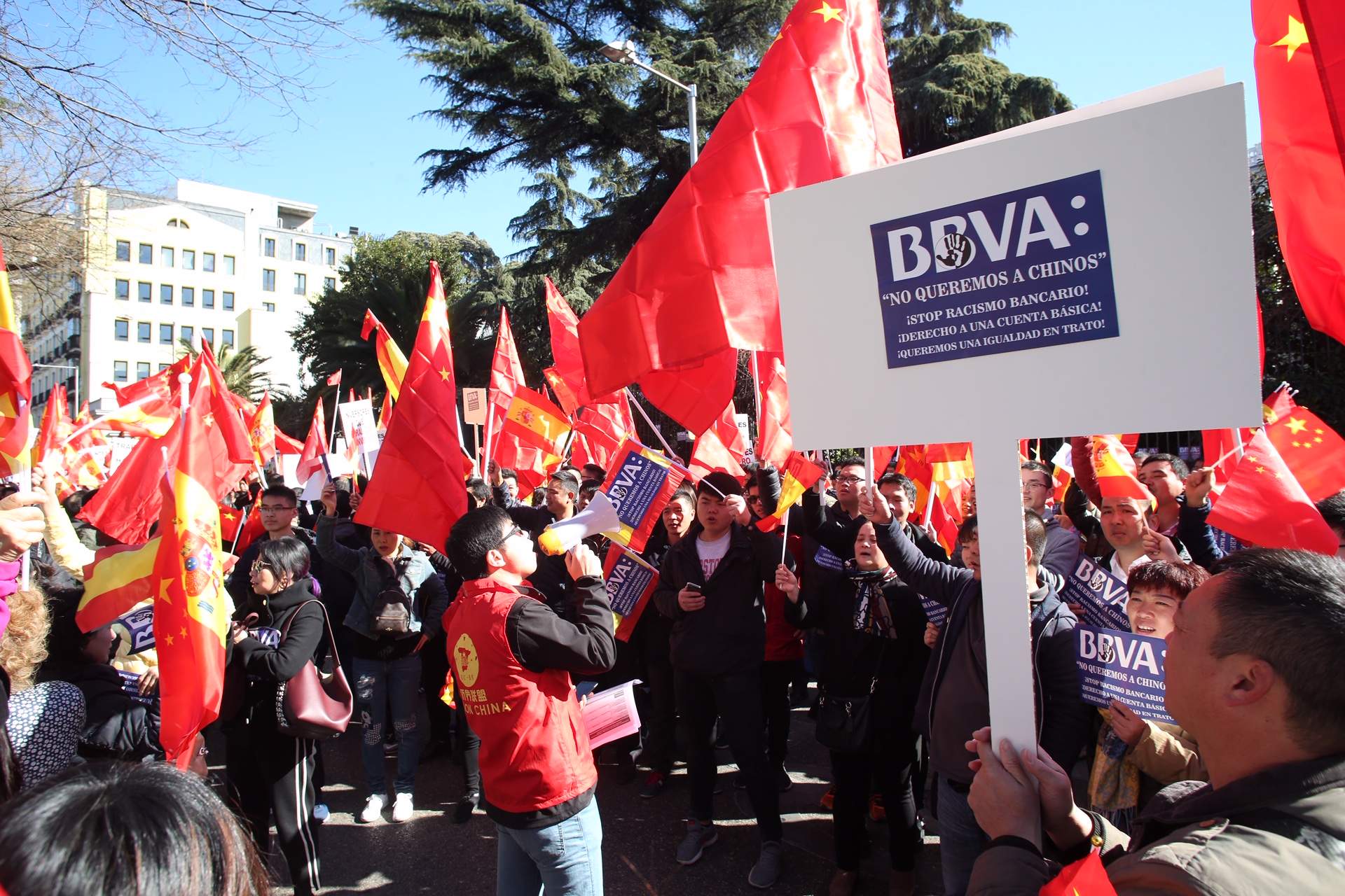 manifestacion-chinos-castellana-bbva-nacho-martin5.jpg