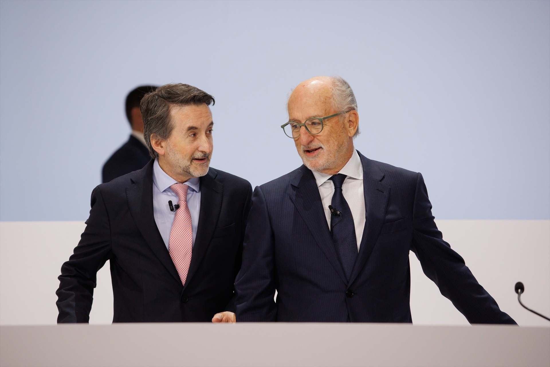 Josu Jon Imaz, consejero delegado de Repsol (izquierda) junto a Antonio Brufau, presidente de Repsol (derecha). /Europa Press