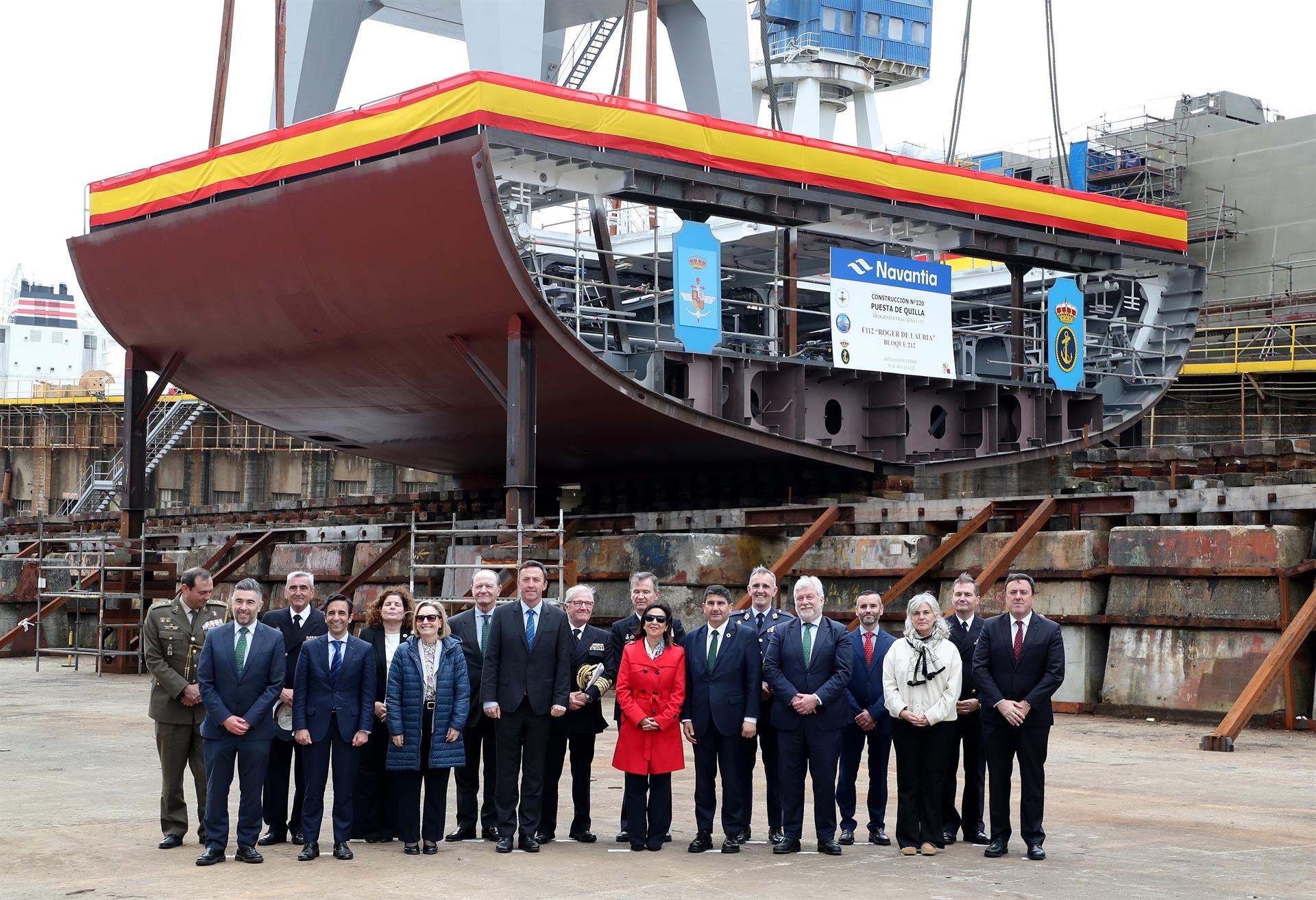 La ministra de Defensa, Margarita Robles, durante su visita a la sede de Navantia en Ferrol.