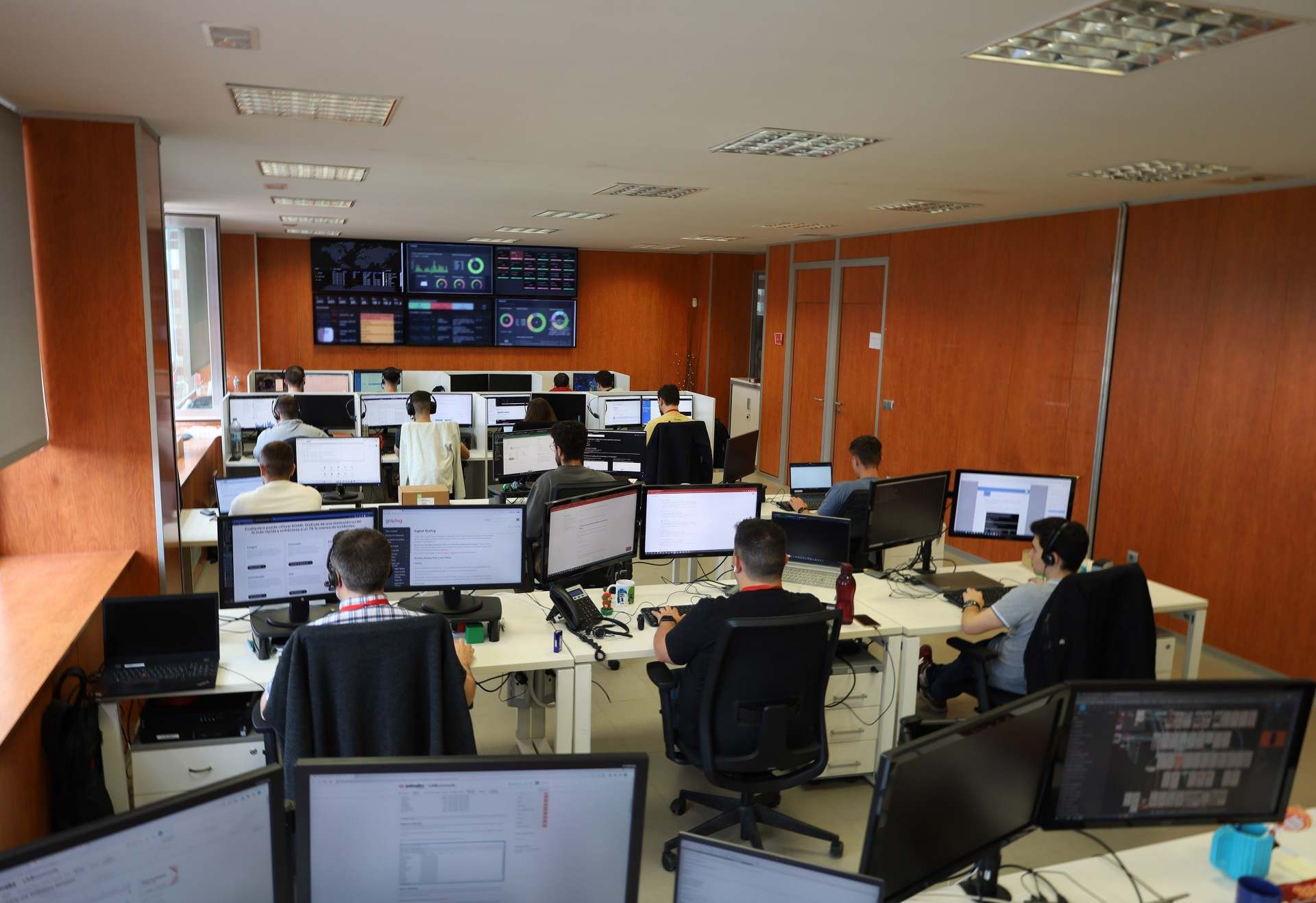 R y su socio INNOVASUR blindarán la seguridad digital del Ayuntamiento de Ferrol con un Centro de Ciberseguridad.
