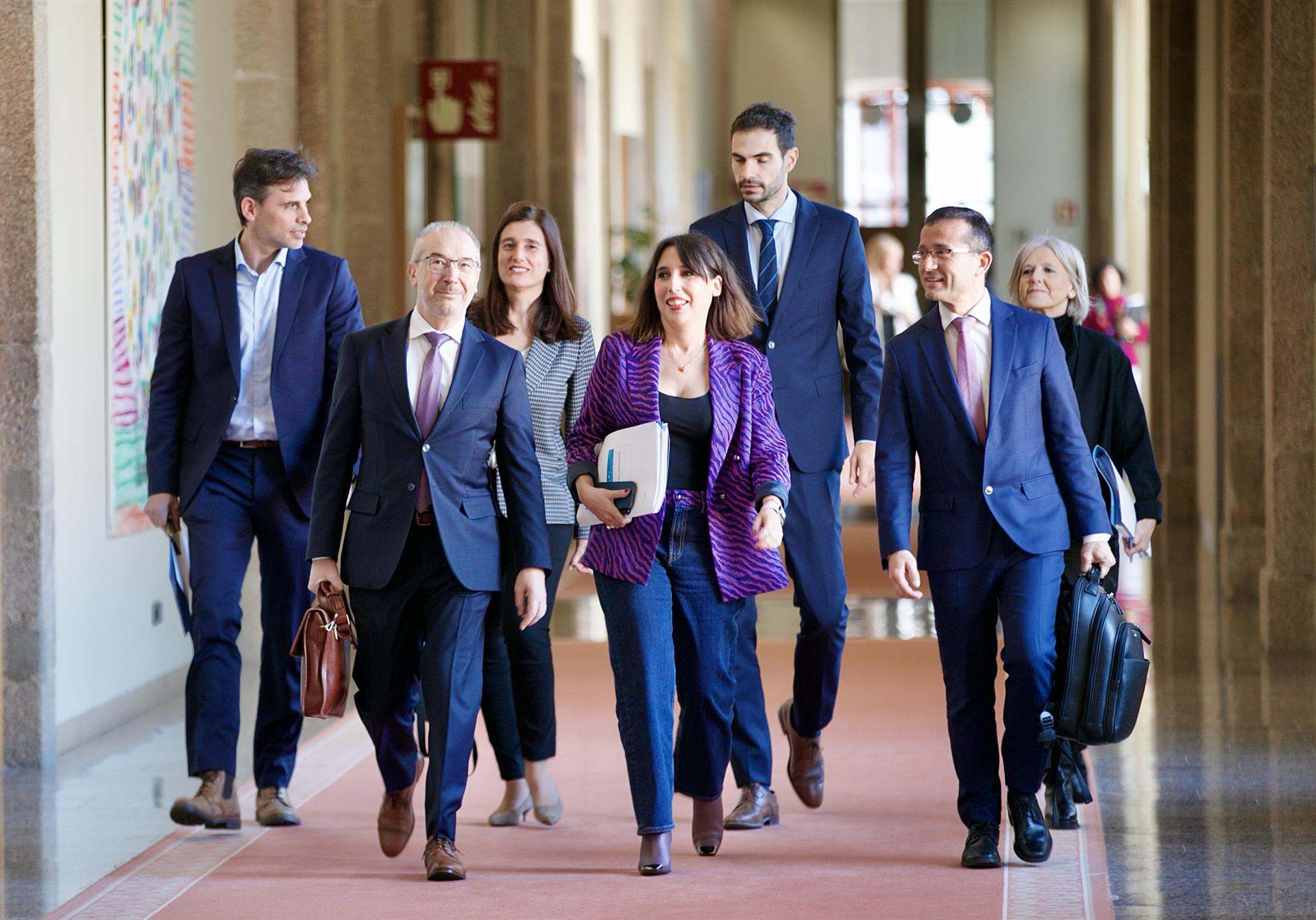 La conselleira de Economía, Maria Jesús Lorenzana, en el Parlamento.