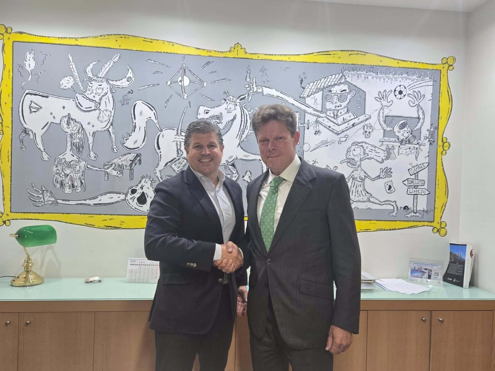 A la izquierda de la imagen Aldo Aramburo, gerente de Ion Pure, y a la derecha, Álvaro Concheiro, presidente del Grupo Internaco.