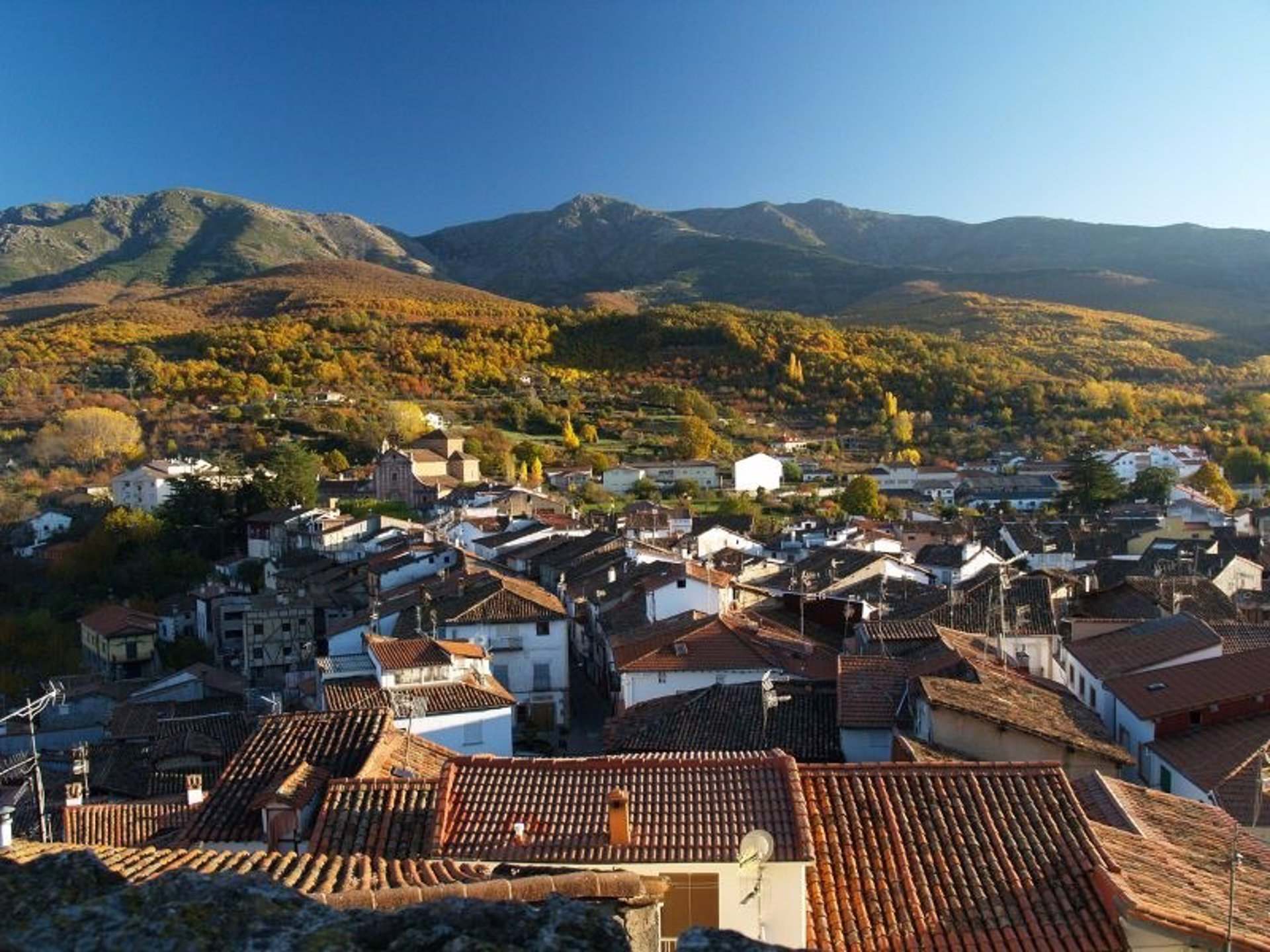 Archivo - Panorámica de Hervás - OTOÑO MÁGICO - Archivo