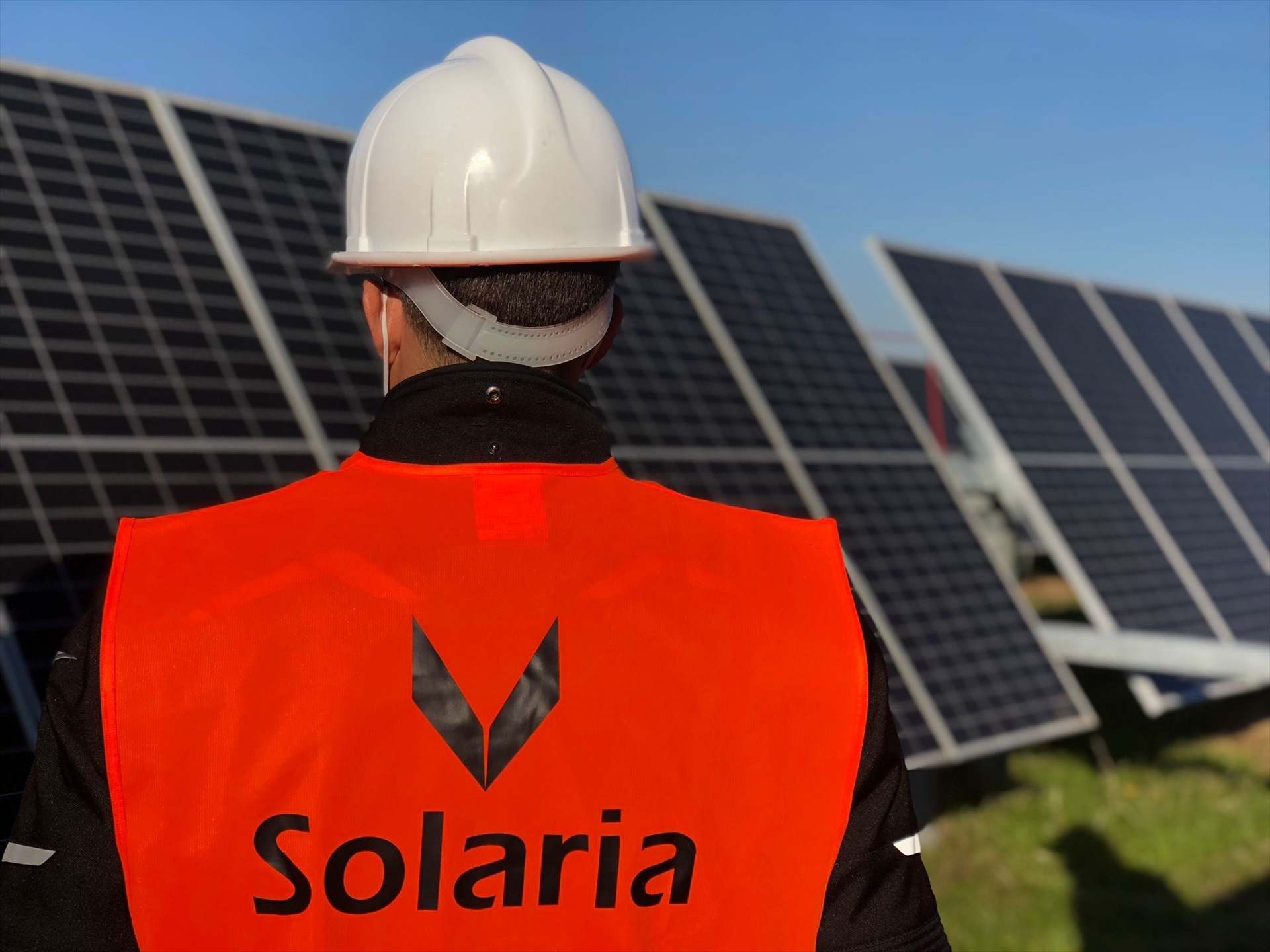 Un operario de Solaria