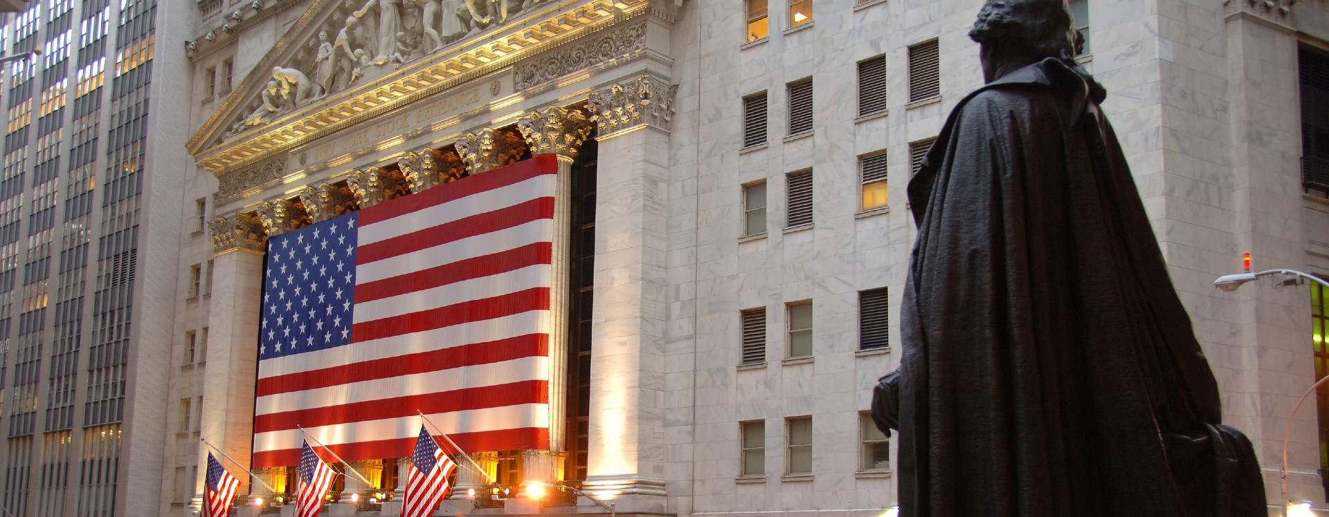 Faldon-fachada-wall-street.jpg