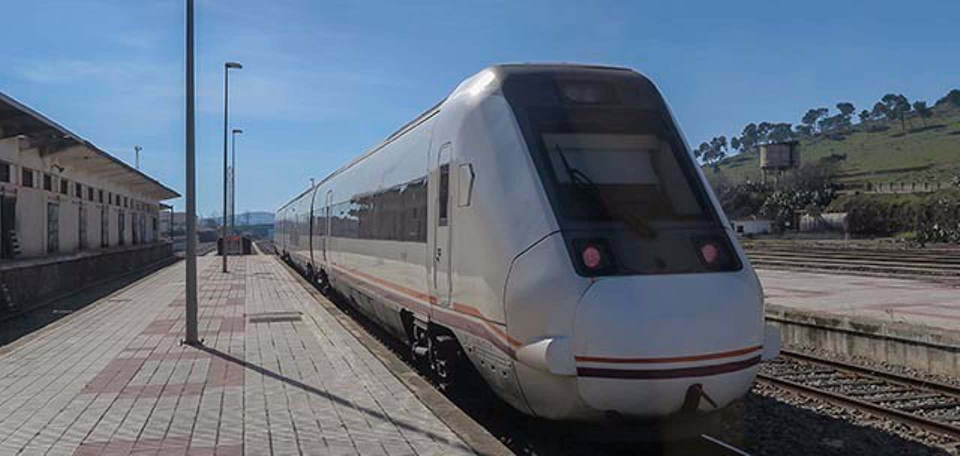 Tren a su paso por Extremadura