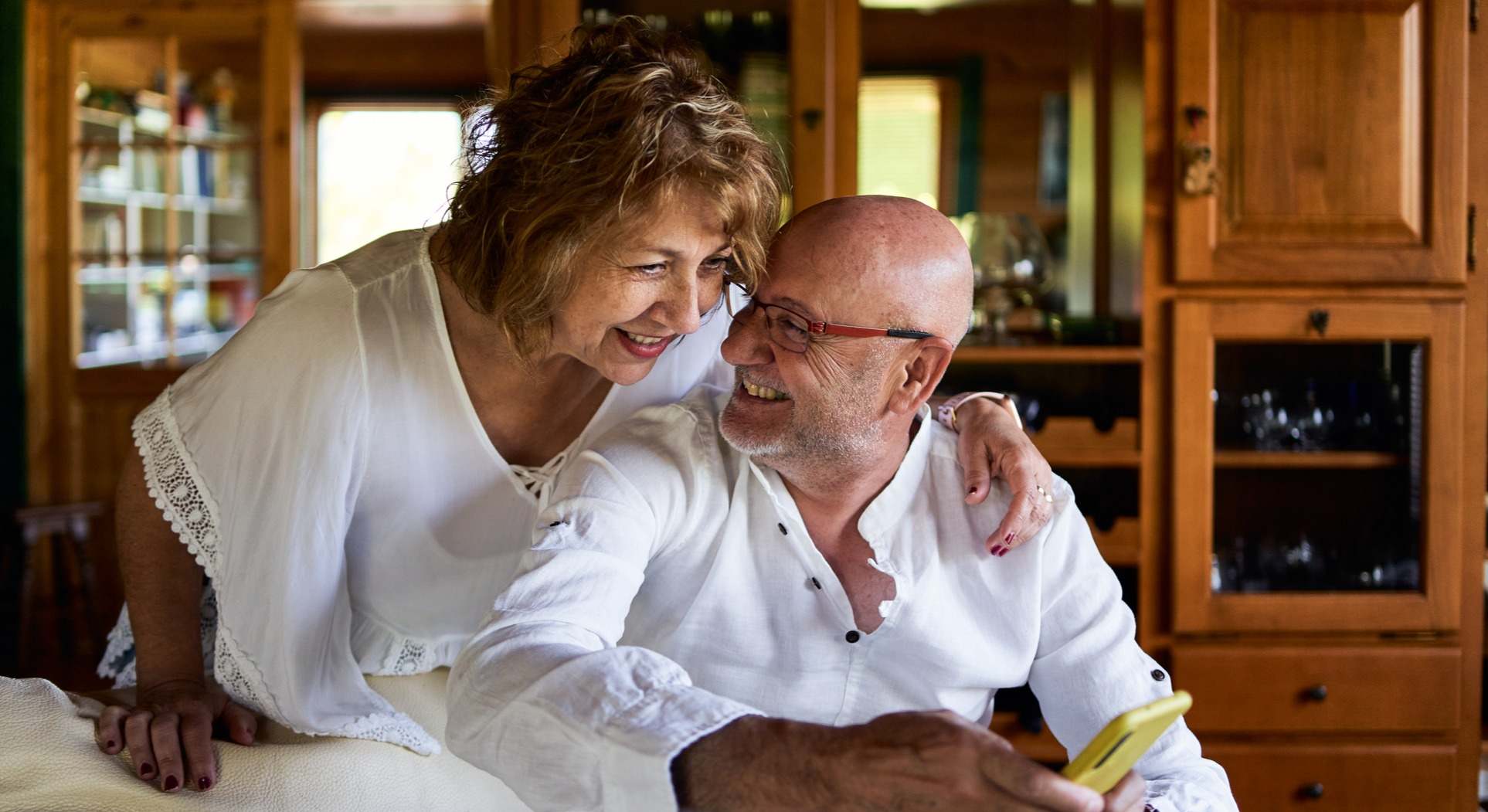 Una pareja de más de 60 años feliz