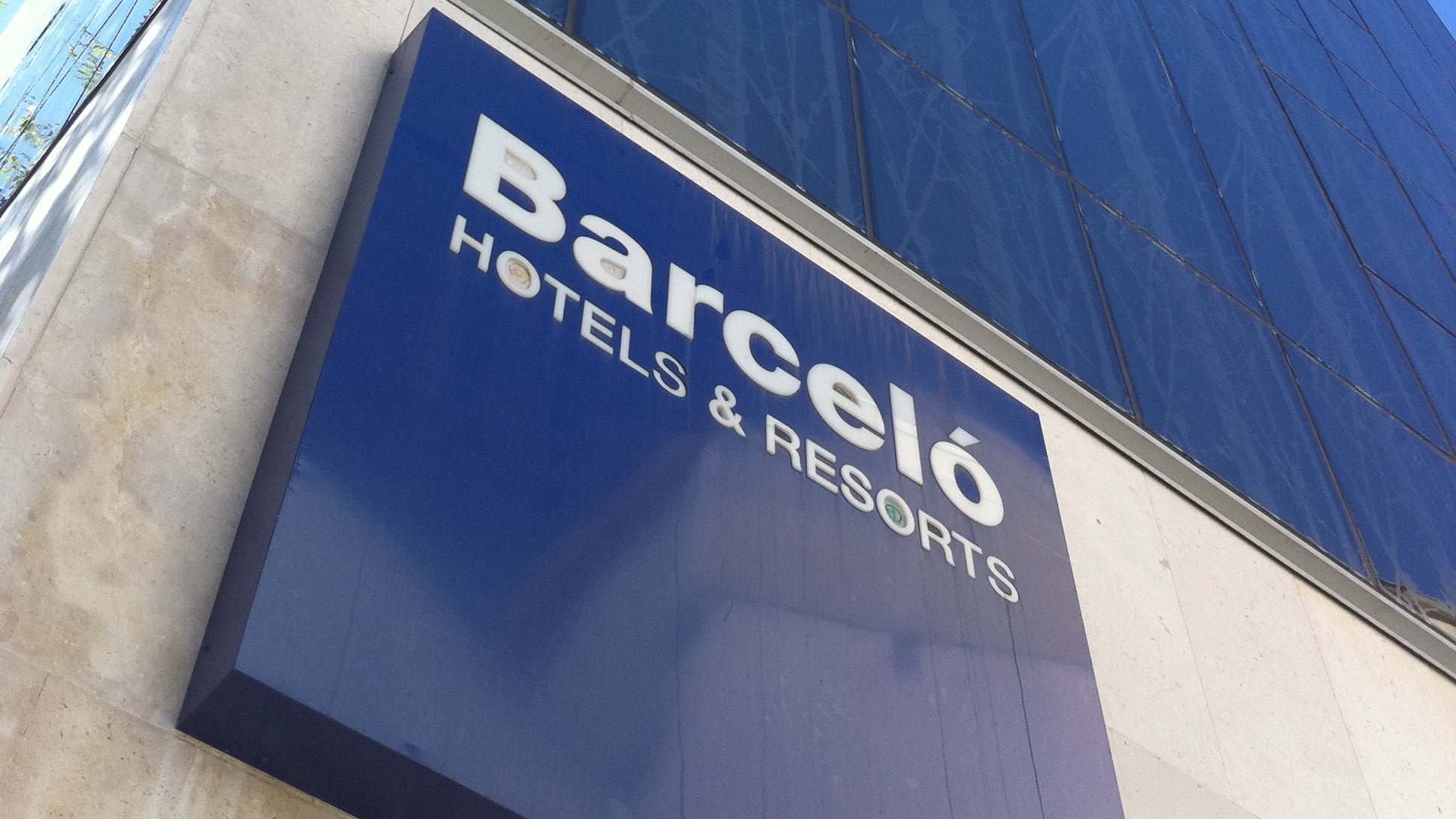 Fachada de un hotel Barceló