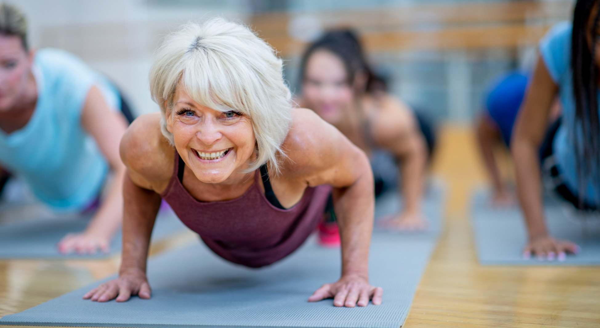 Mujer haciendo yoga