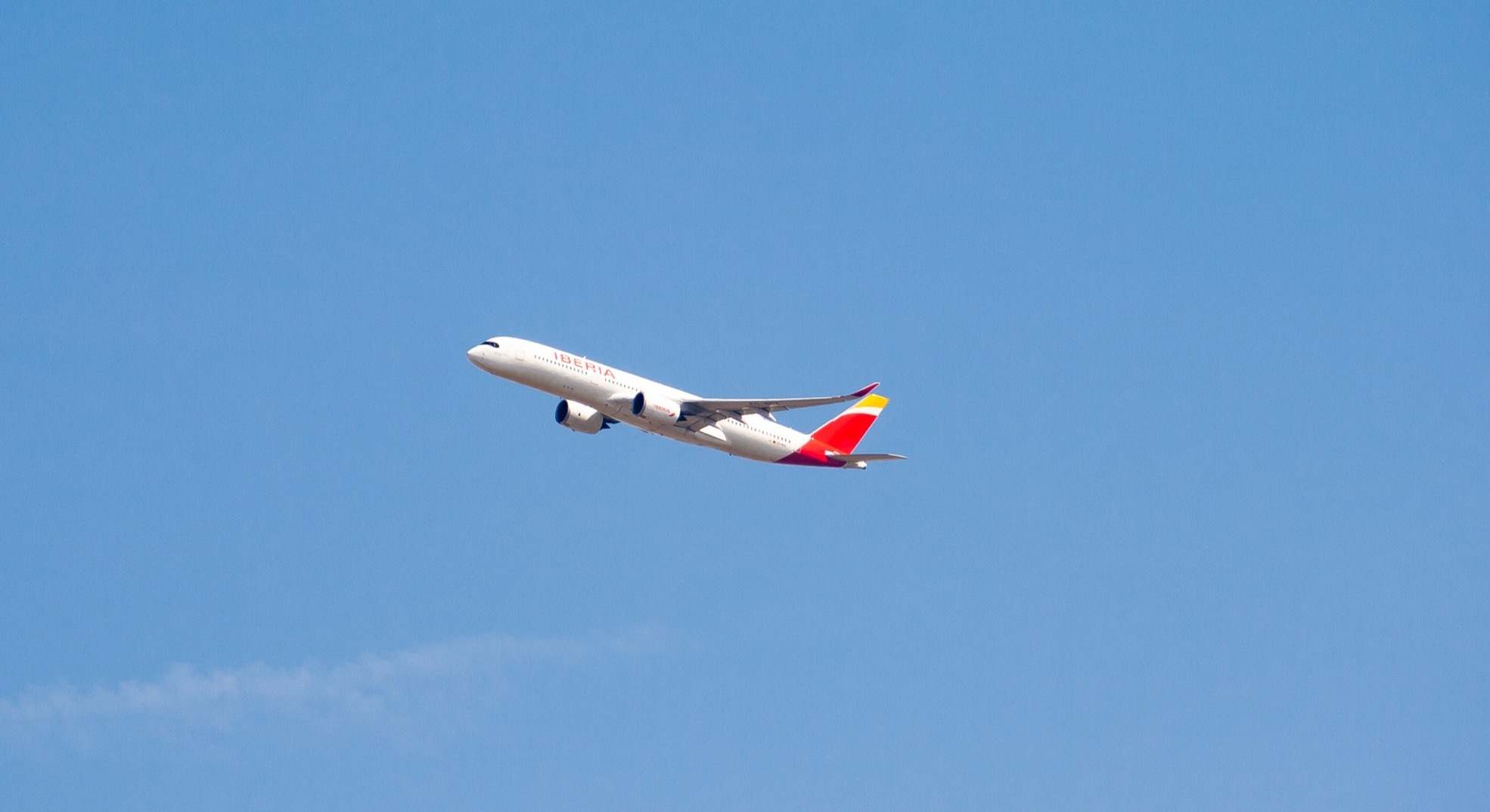 dreamstime_avion-iberia-iag.jpg