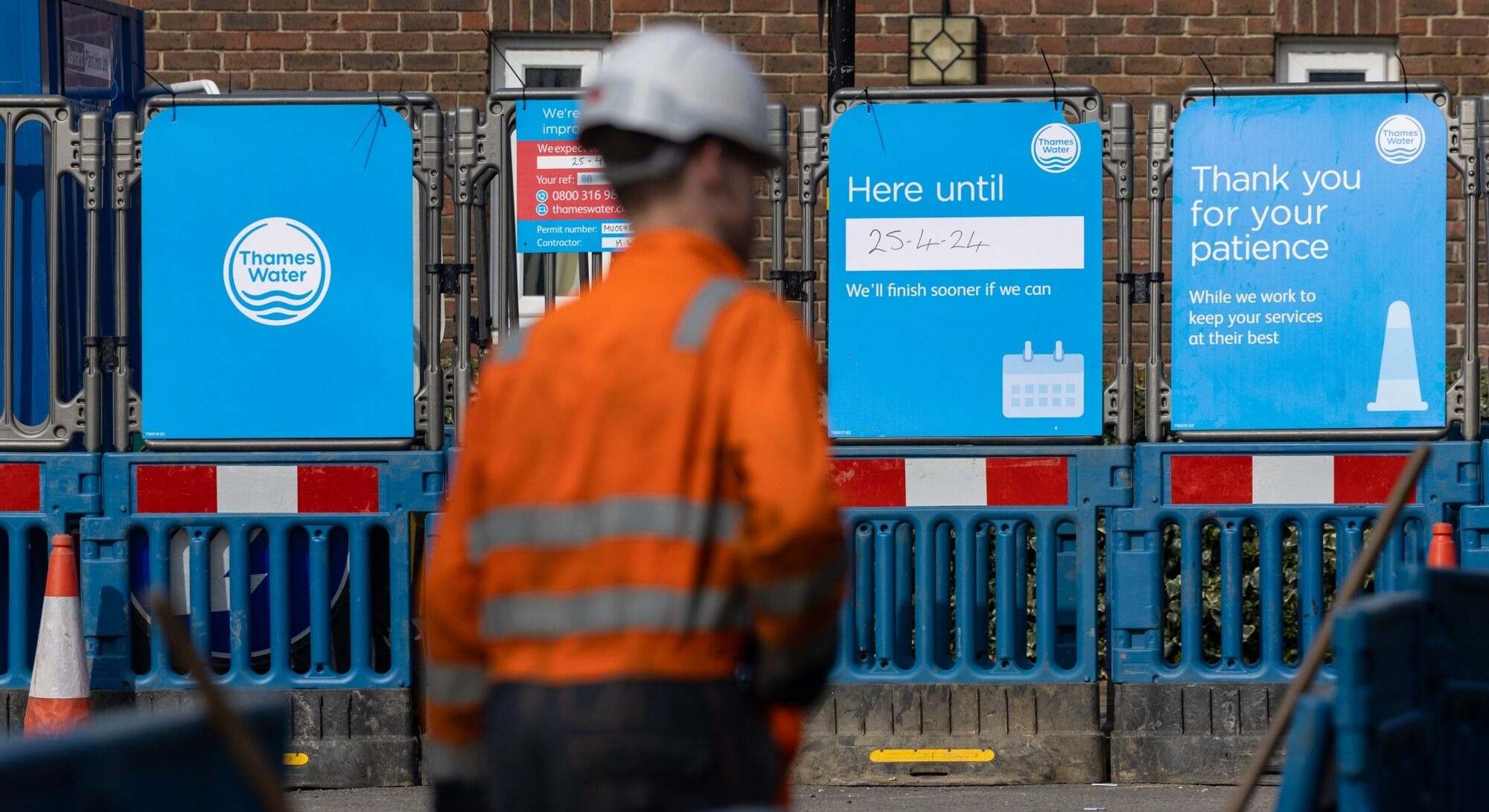 Un operario de Thames Water en unas obras. Foto: Bloomberg