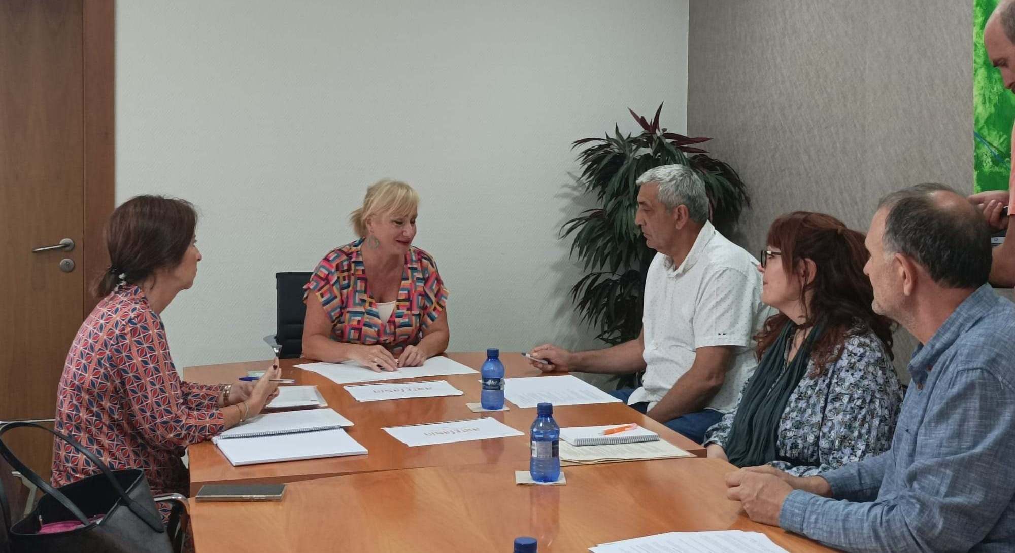 Reunión de la consejera de Industria CyL con la directiva de la Federación de Organizaciones Artesanas de Castilla y León (FOACAL)