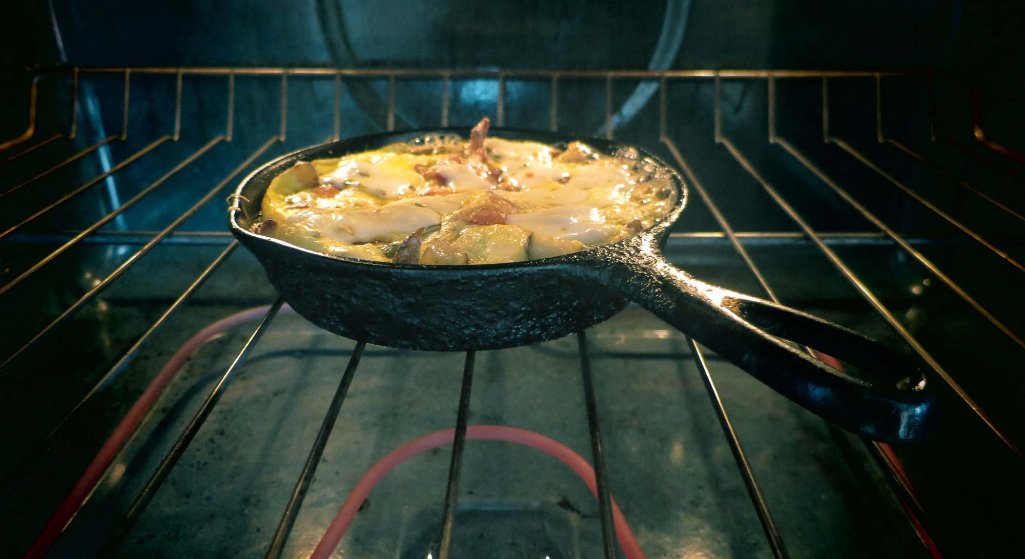 Sartén dentro de un horno