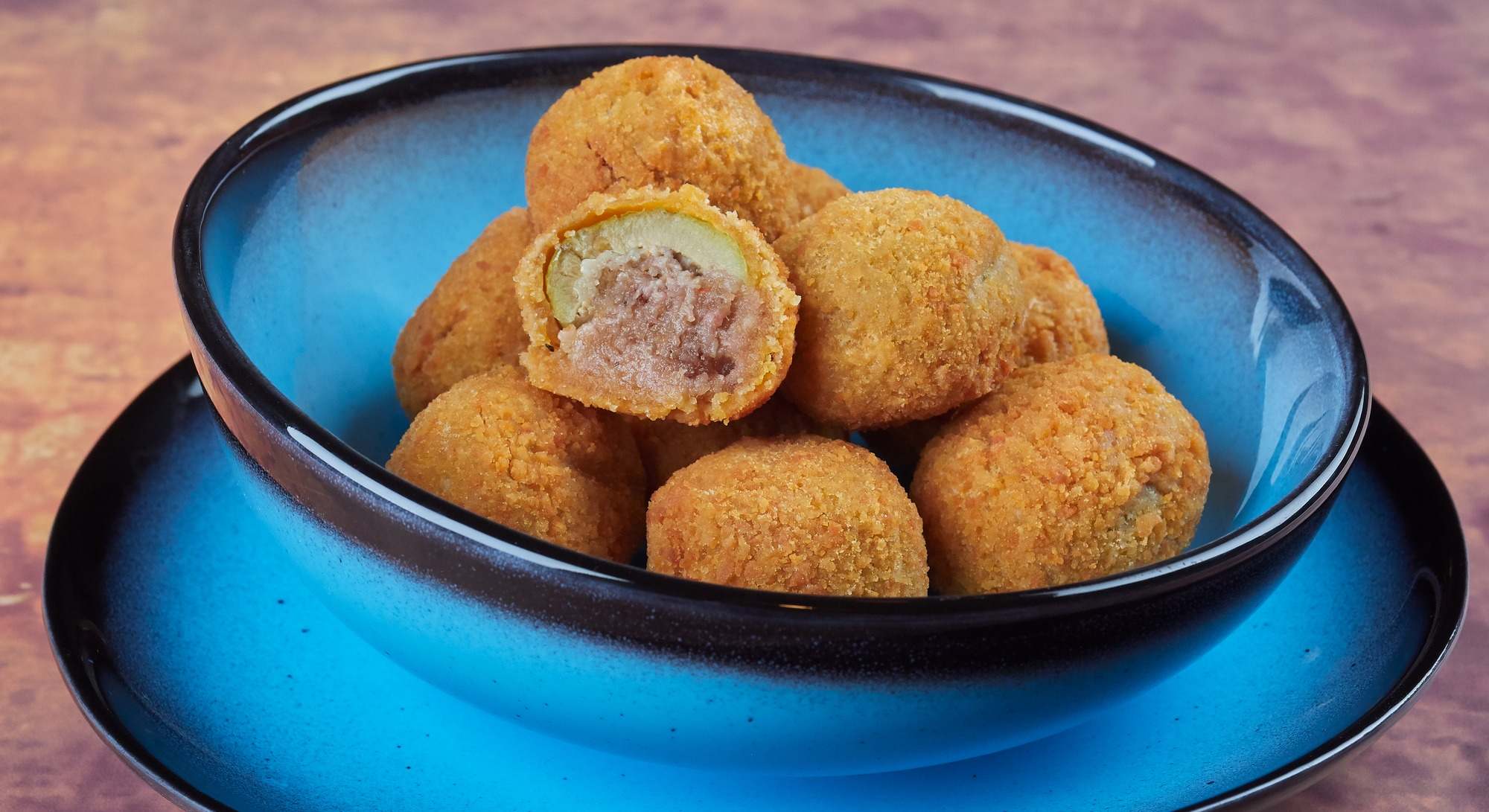 Olive all'ascolana o aceitunas fritas.