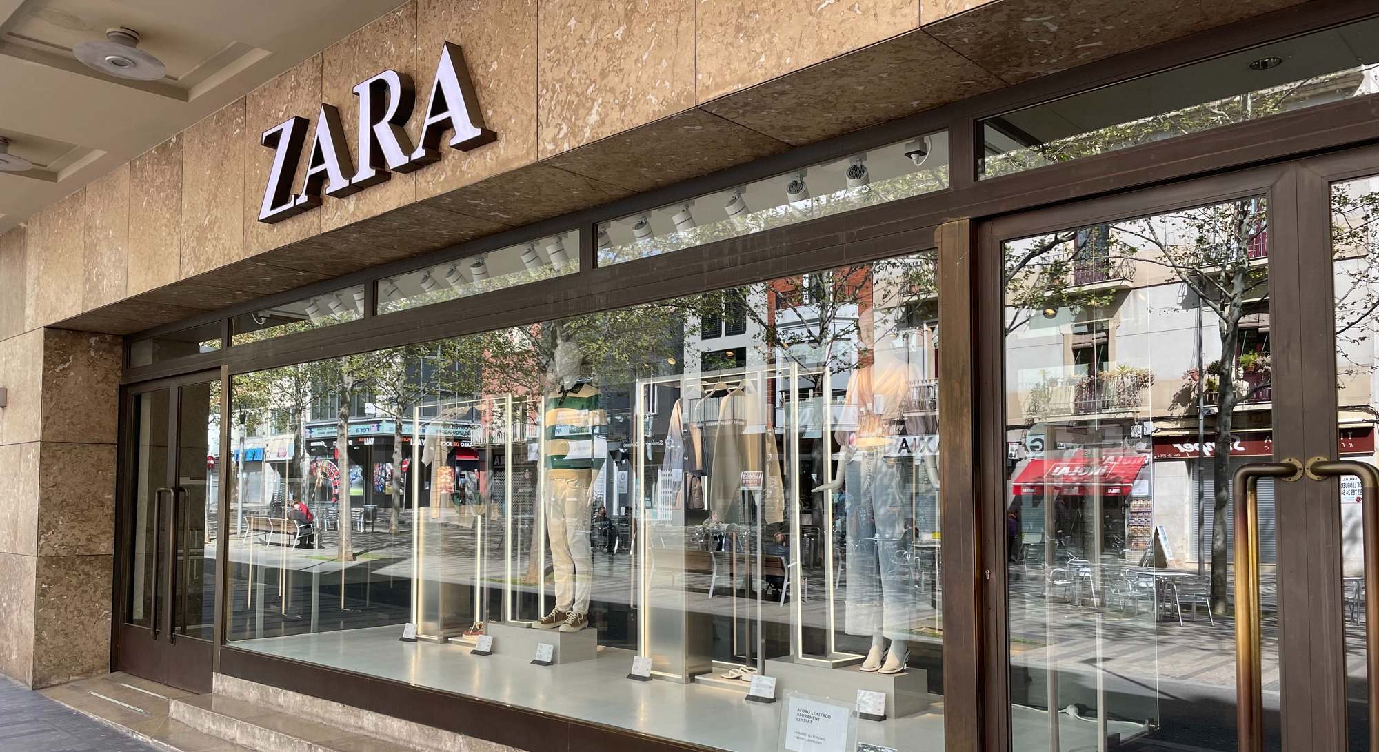 Rebajas en la tienda de Zara. / Foto: iStock