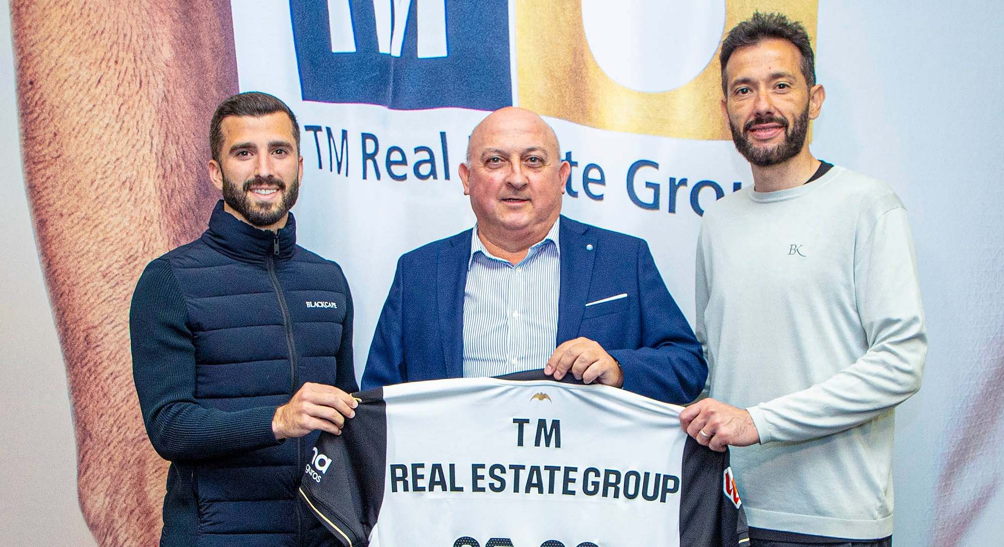 Pablo serna, CEO de TM, en el centro.