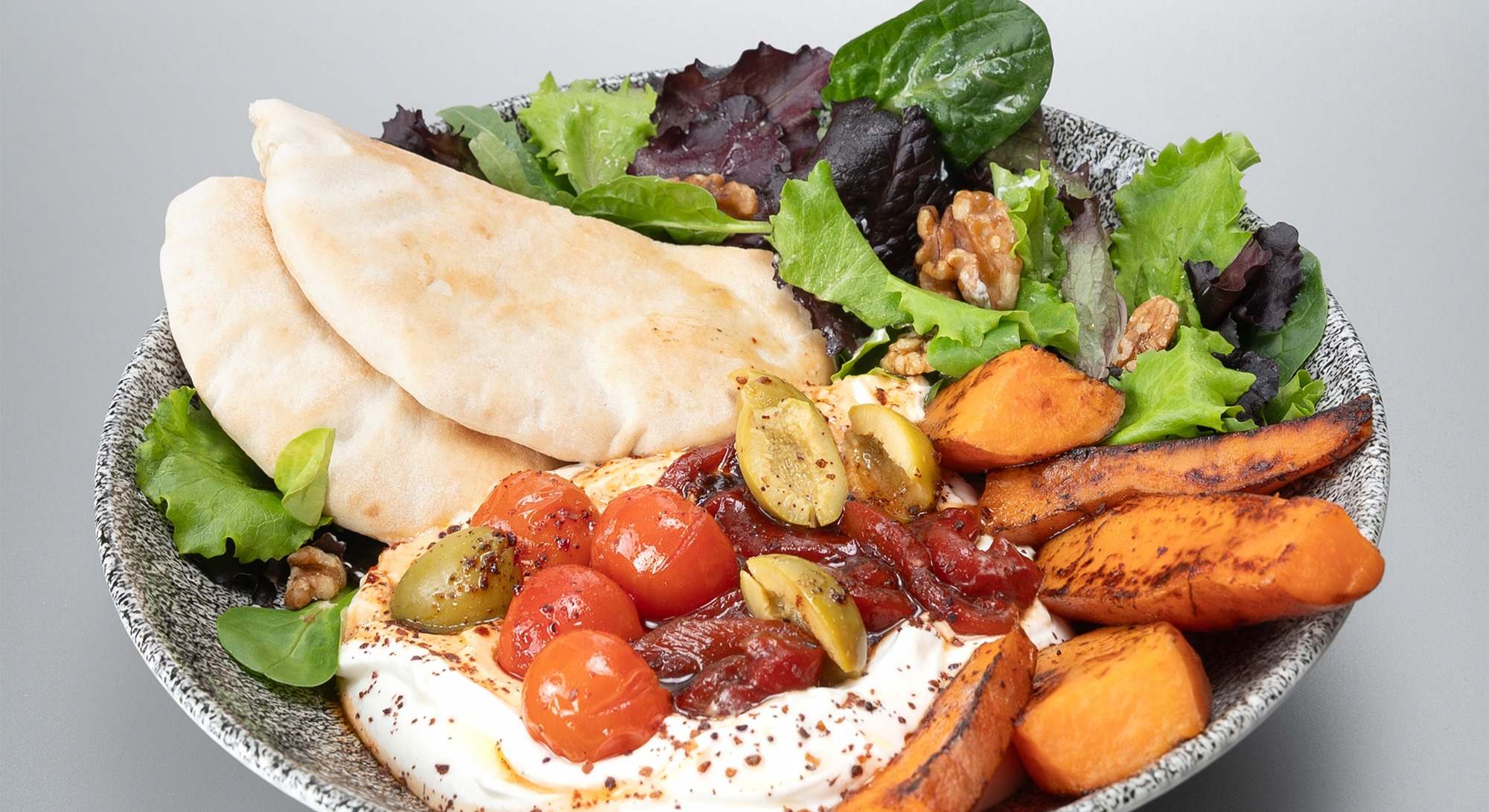 Golden labneh & pita: línea Green, New York Burger