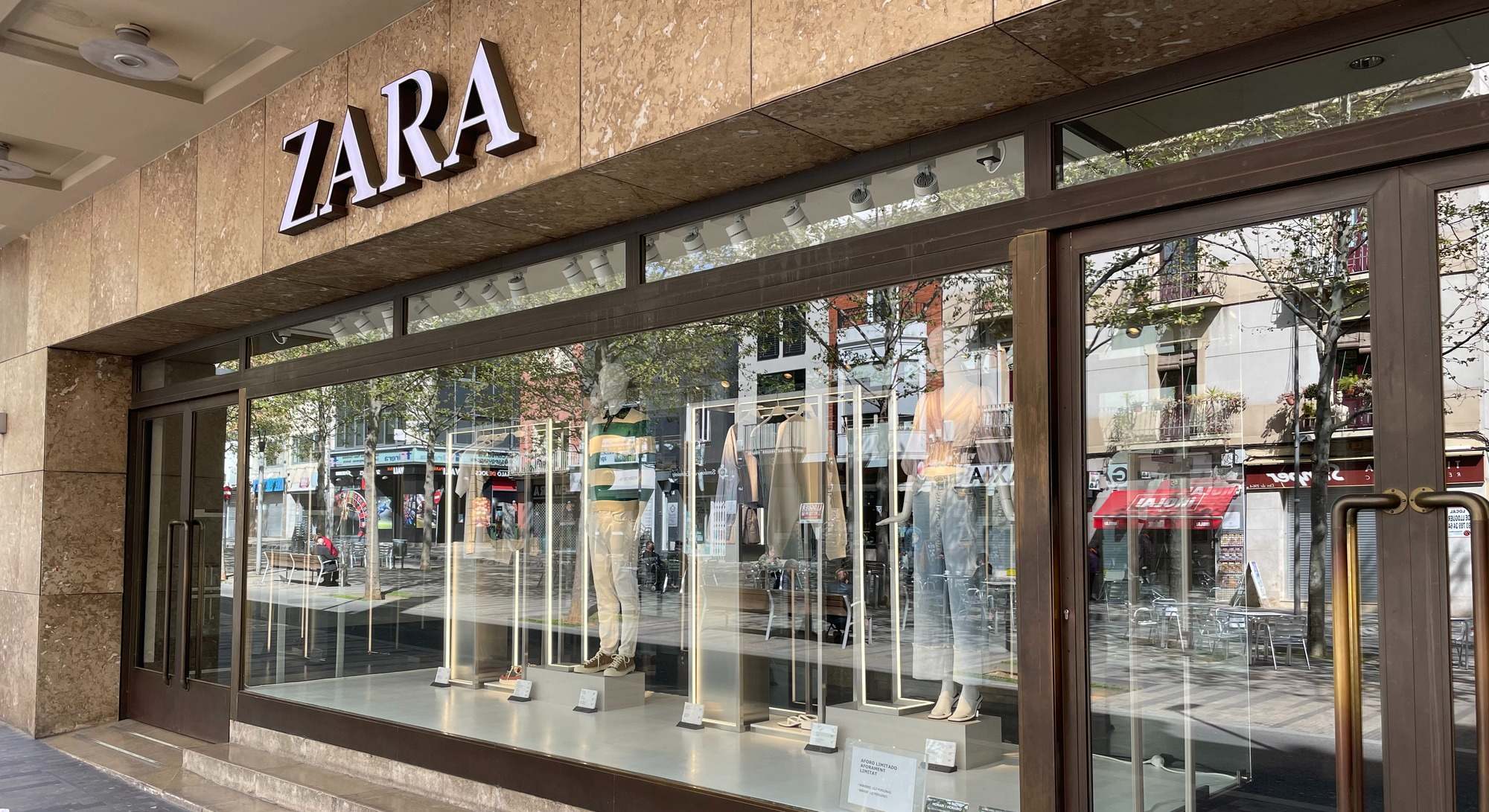 Rebajas en la tienda de Zara. / Foto: iStock