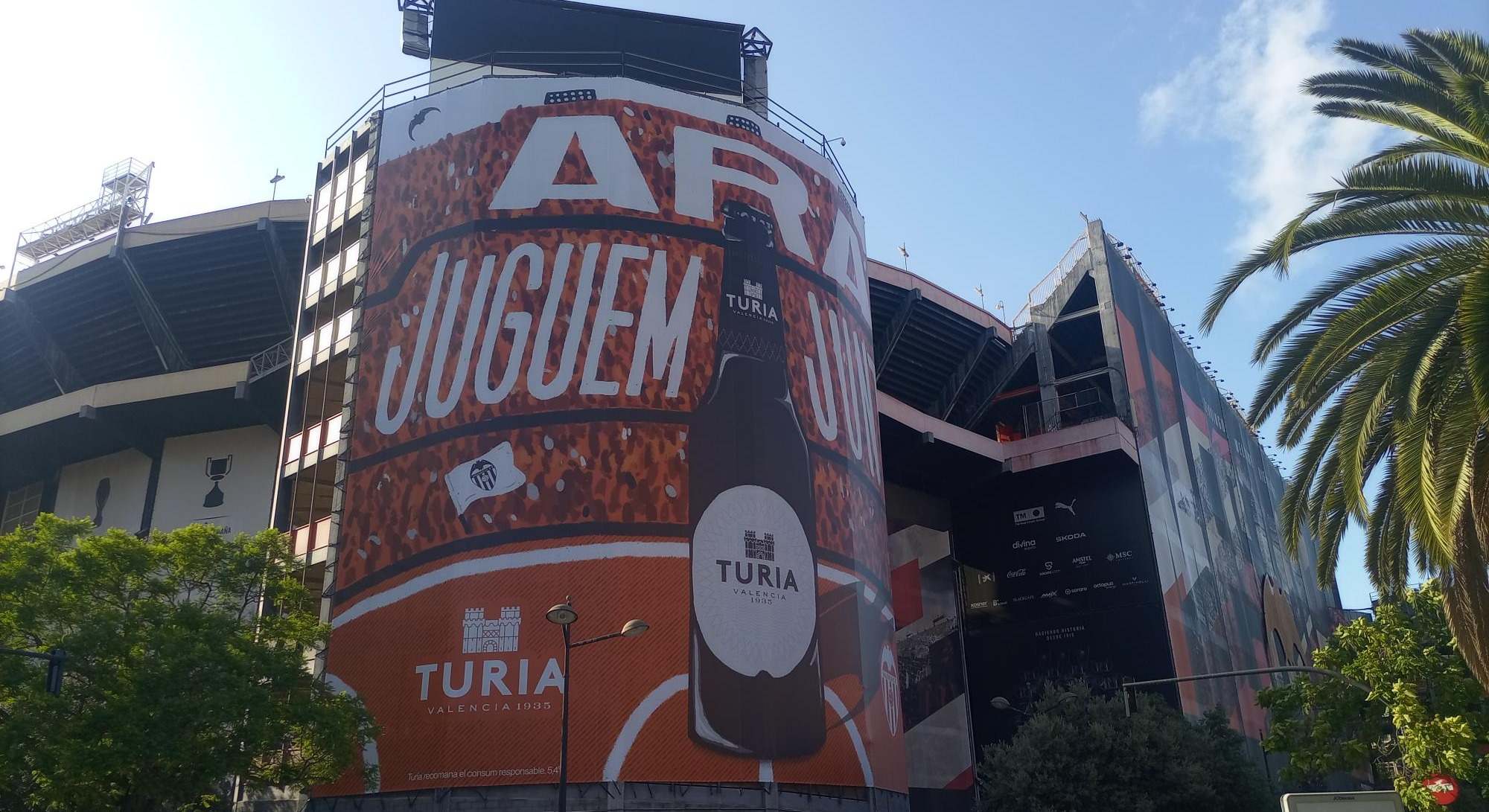 La lona de Turia en Mestalla que ha reemplazado a la de Amstel
