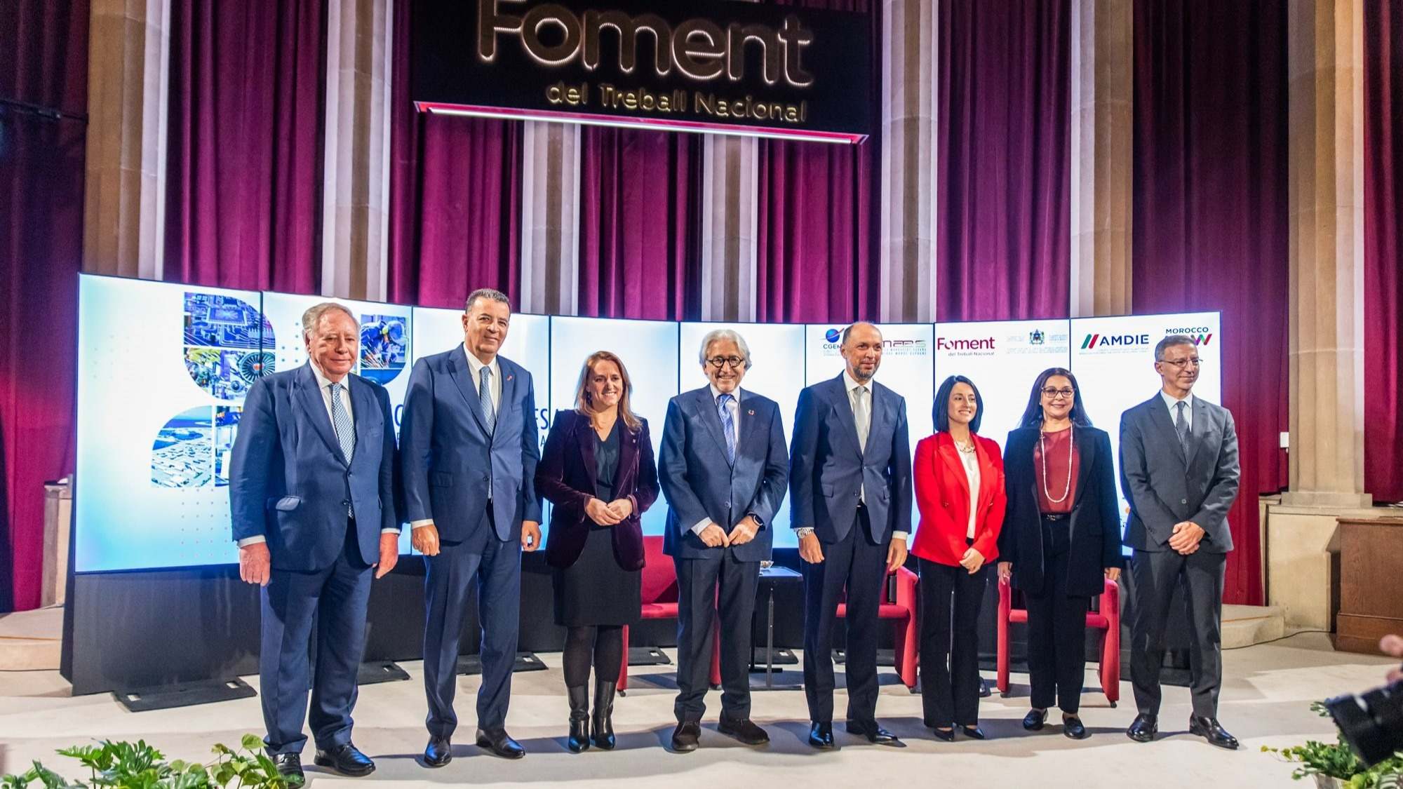 Autoridades participantes en la jornada empresarial celebrada en Foment del Treball en Barcelona.