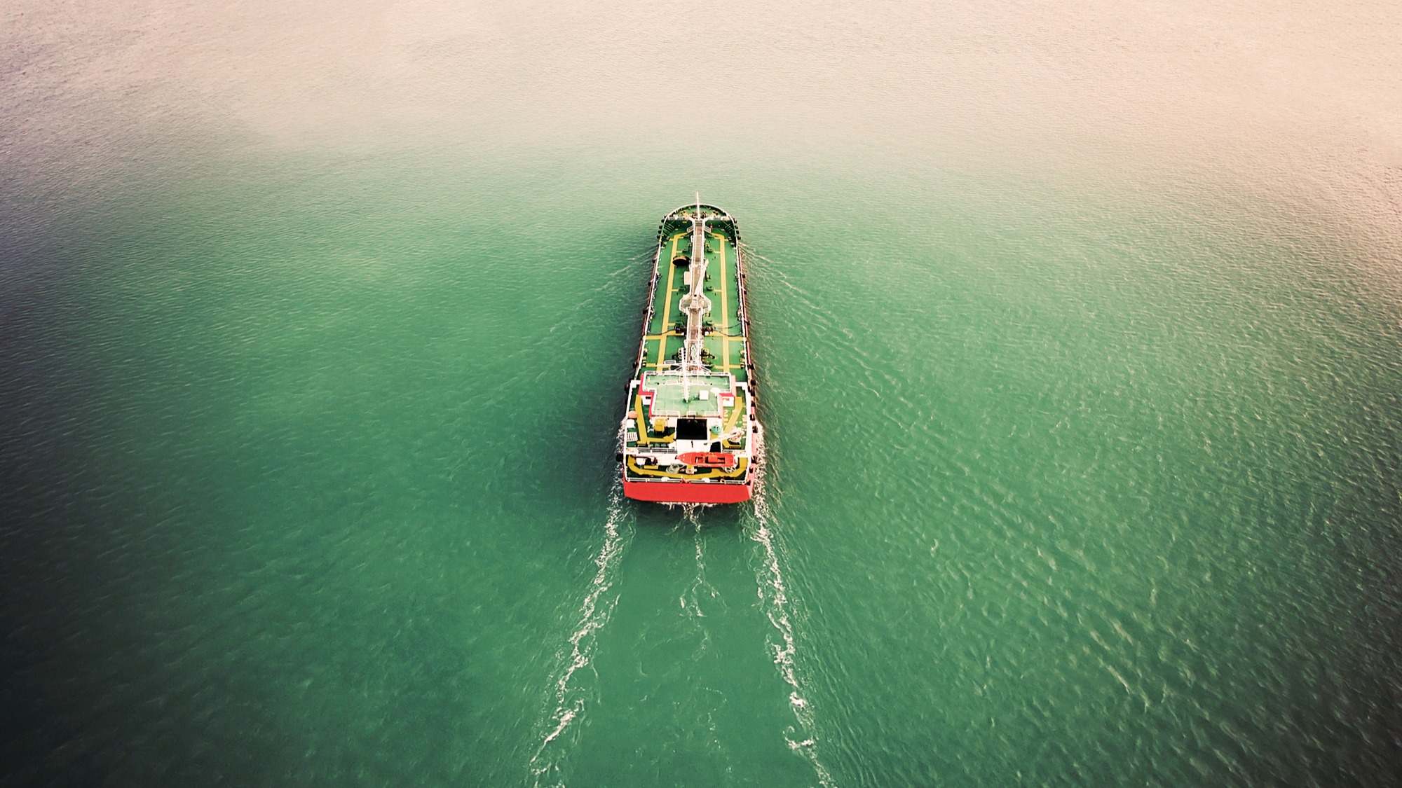 Barco navegando