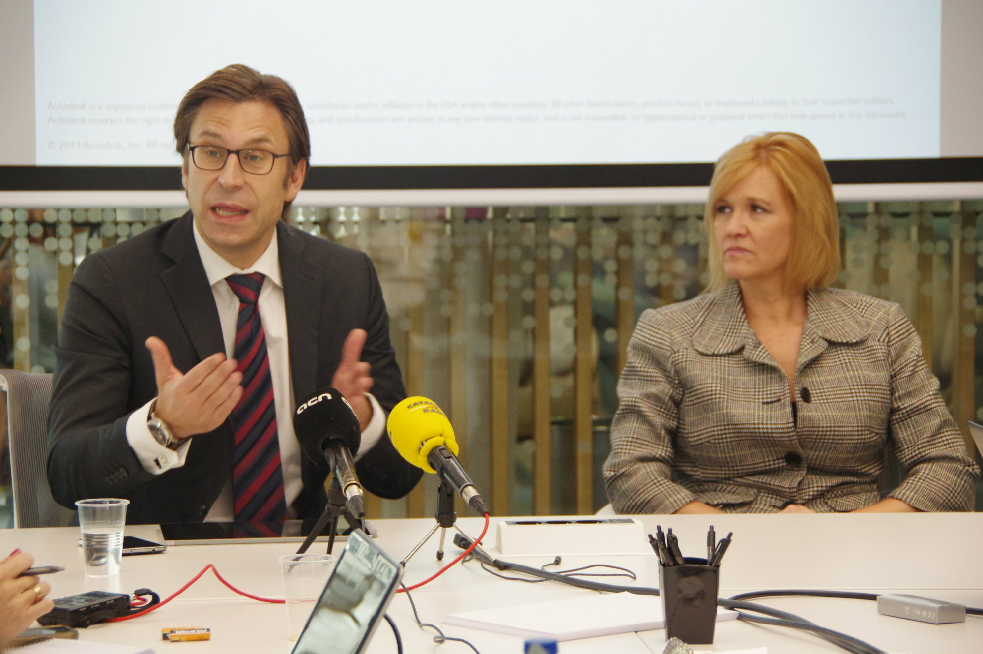 Roland Zelles, Vicepresidente de Ventas para EMEA y Julie Sockley.JPG