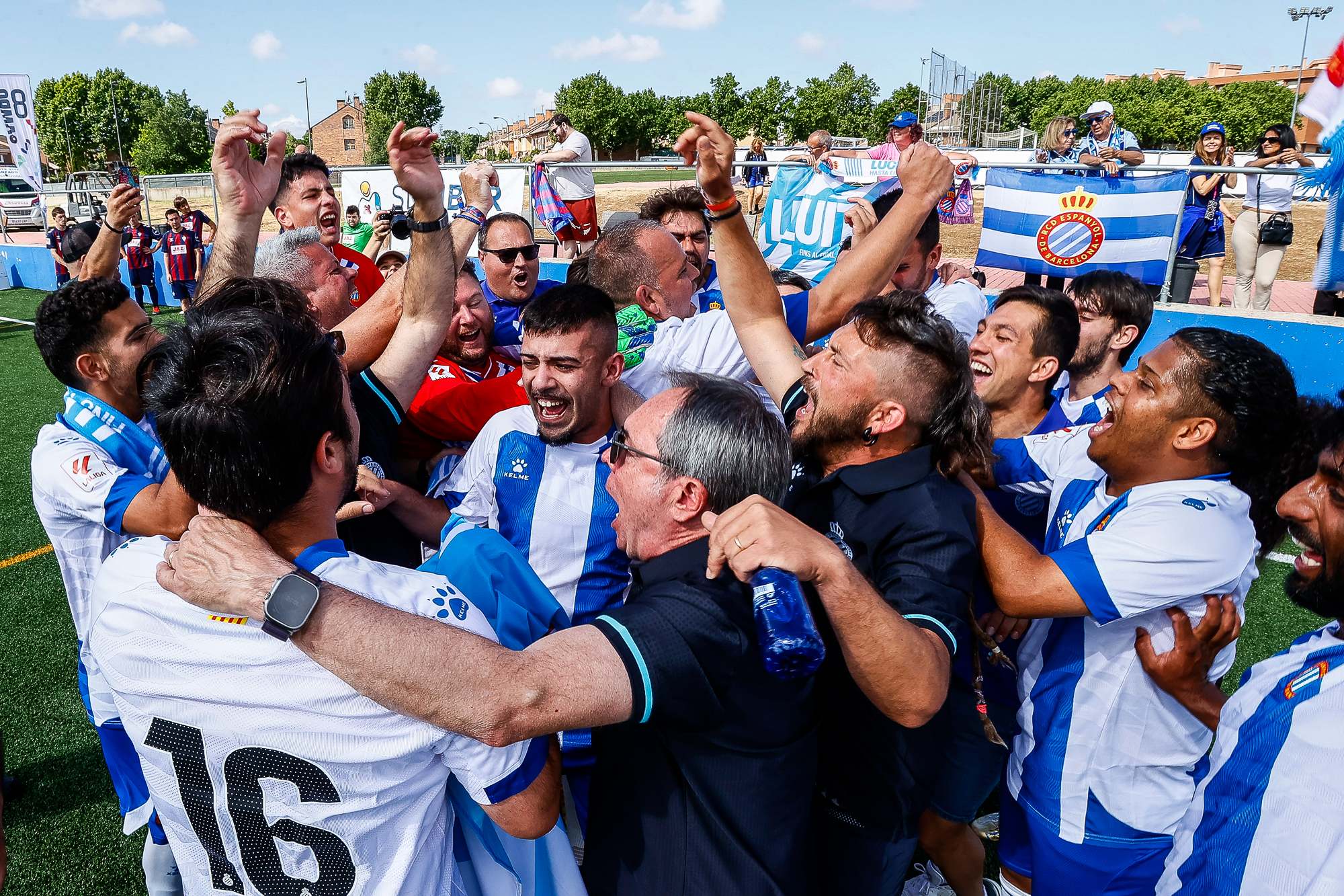 Celebración de uno de los clubes de LALIGA GENUINE tras la última jornada
