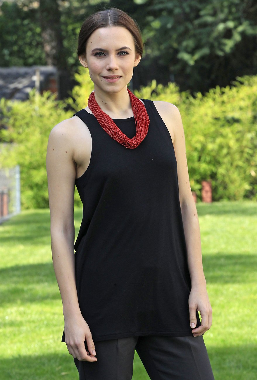 La actriz Aura Garrido es una de las protagonistas de <i>Hermanos</i> - 880x