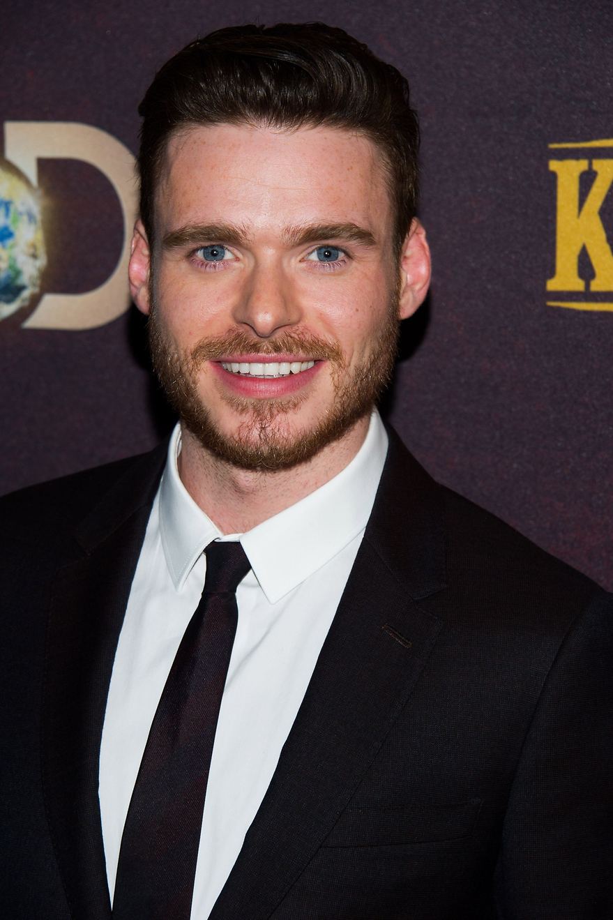 Richard Madden en la premiere de la serie 'Klondike' - 880x