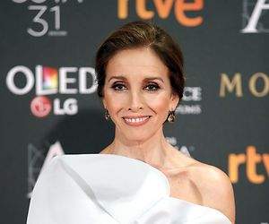 /imag/_v0/2006x3010/f/f/4/alfombra-ana-belen.jpg - 300x250