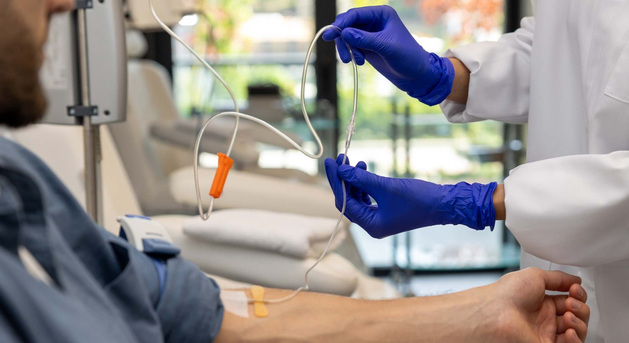 Hombre con tratamiento de quimioterapia