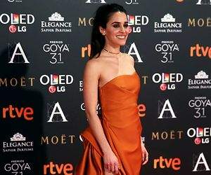 /imag/_v0/2015x3014/5/c/3/alfombra-macarena-garcia.jpg - 300x250
