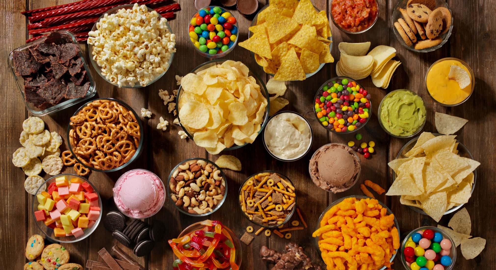 Grupo de snacks dulces y salados