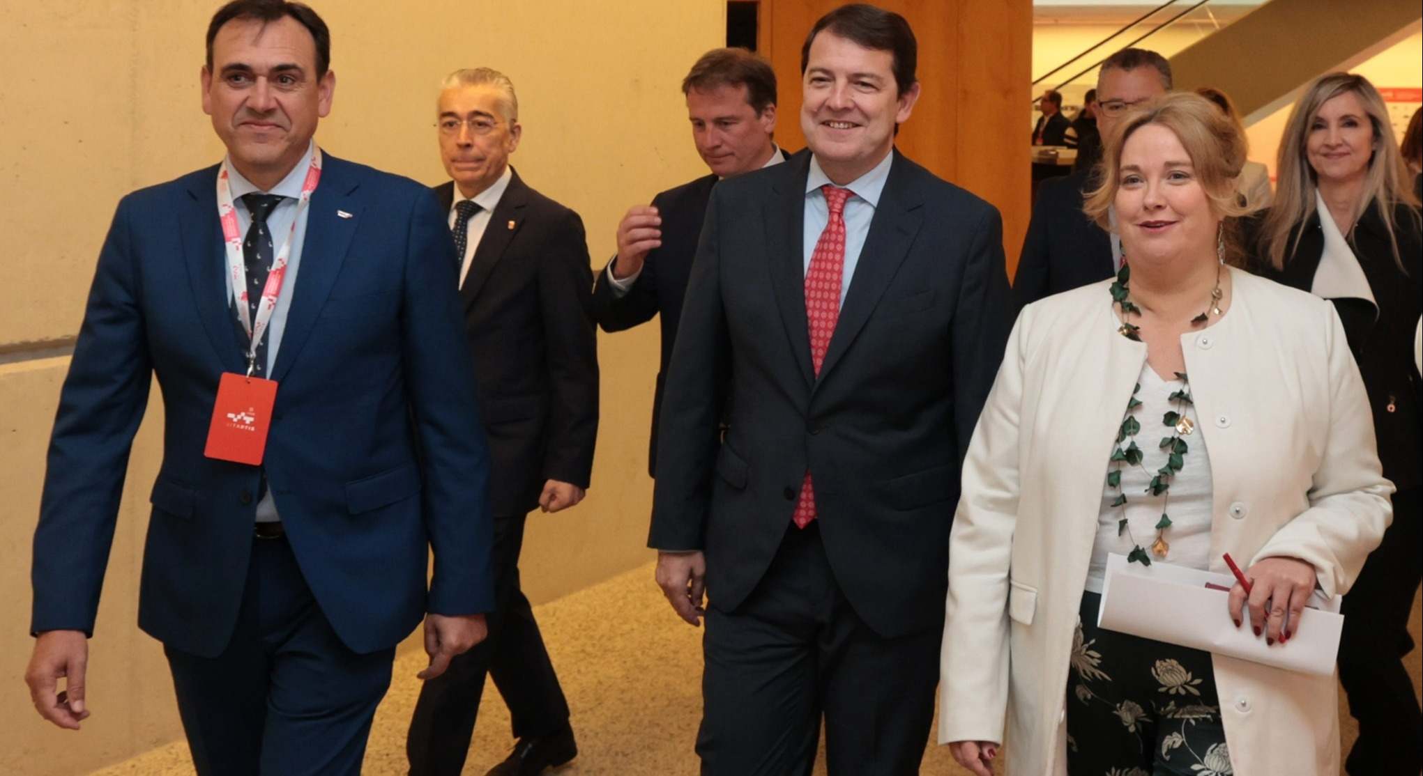 Santiago Miguel, presidente de Vitartis, con Mañueco