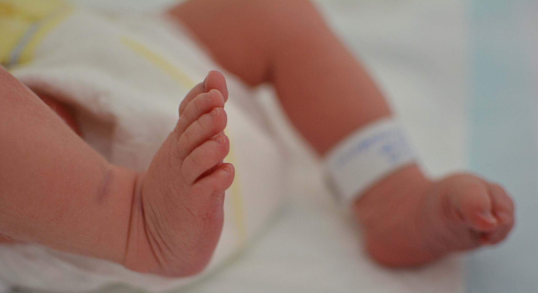 Pies de bebé en el hospital